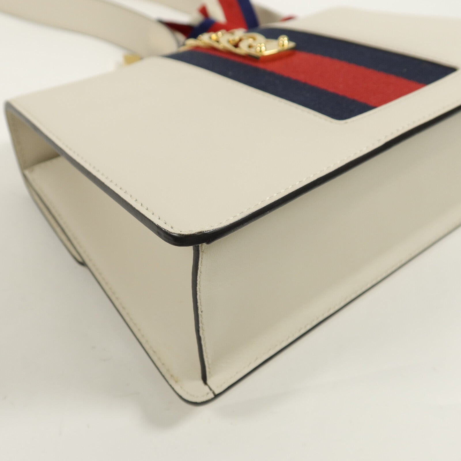GUCCI 牛皮皮革Sylvie肩背袋