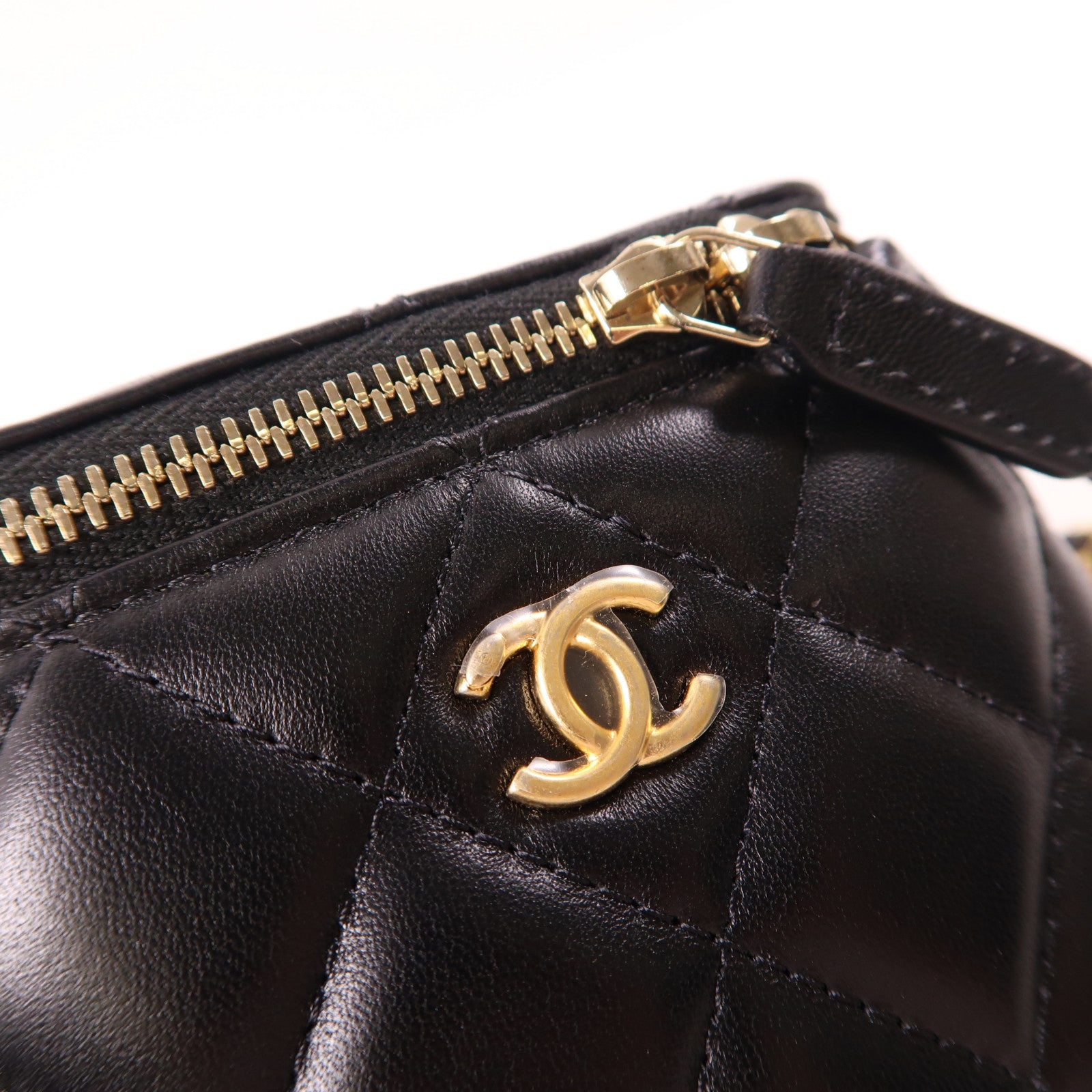 CHANEL 羊皮皮革Vanity Case金扣鏈帶肩背袋黑色