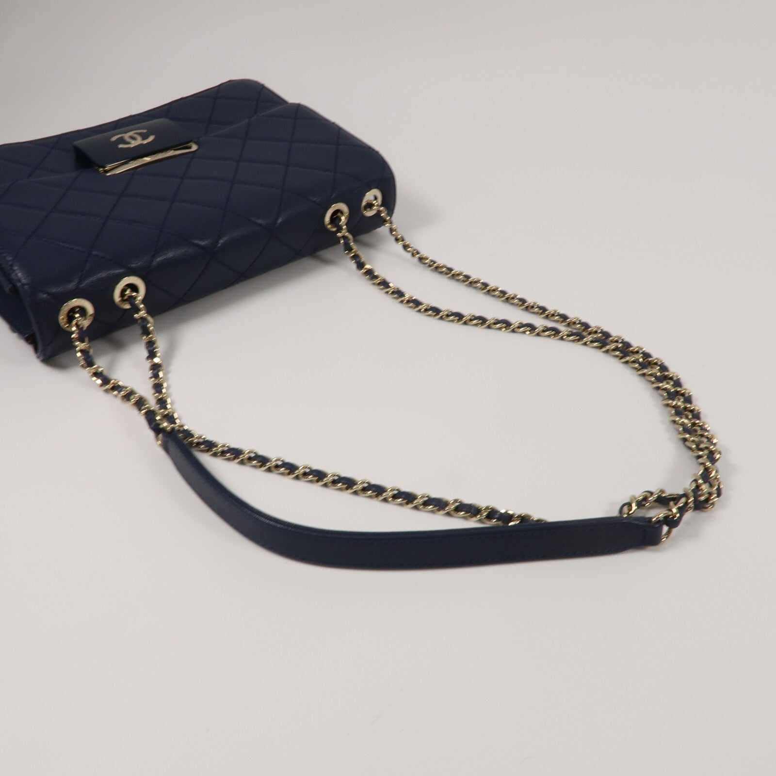 CHANEL 羊皮皮革Beauty Lock Flap鏈帶肩背袋