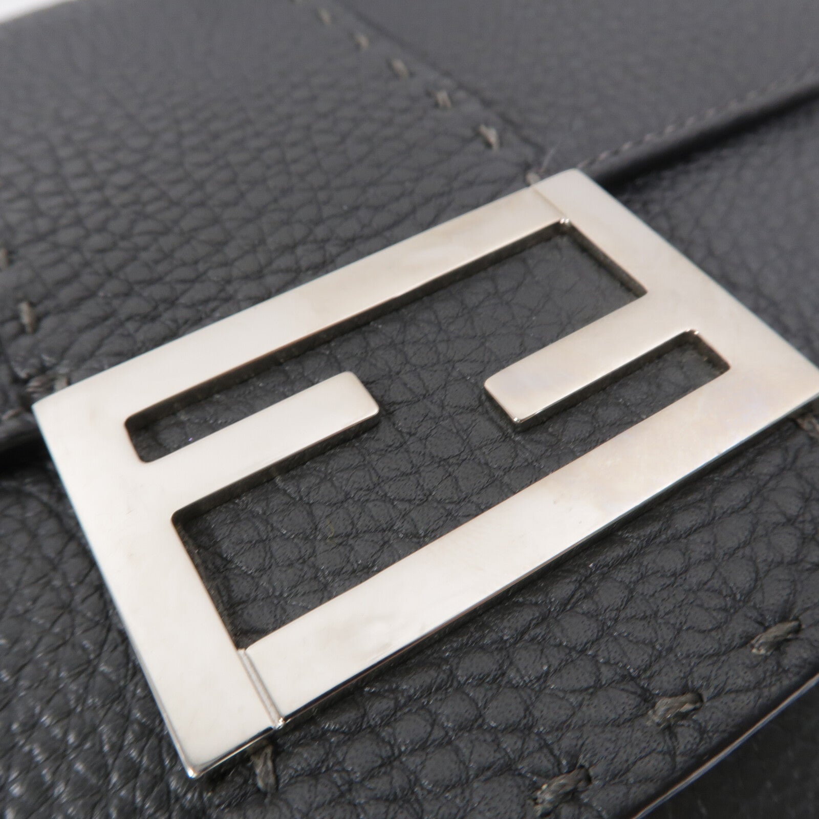FENDI 牛皮皮革Flat Baguette肩背袋