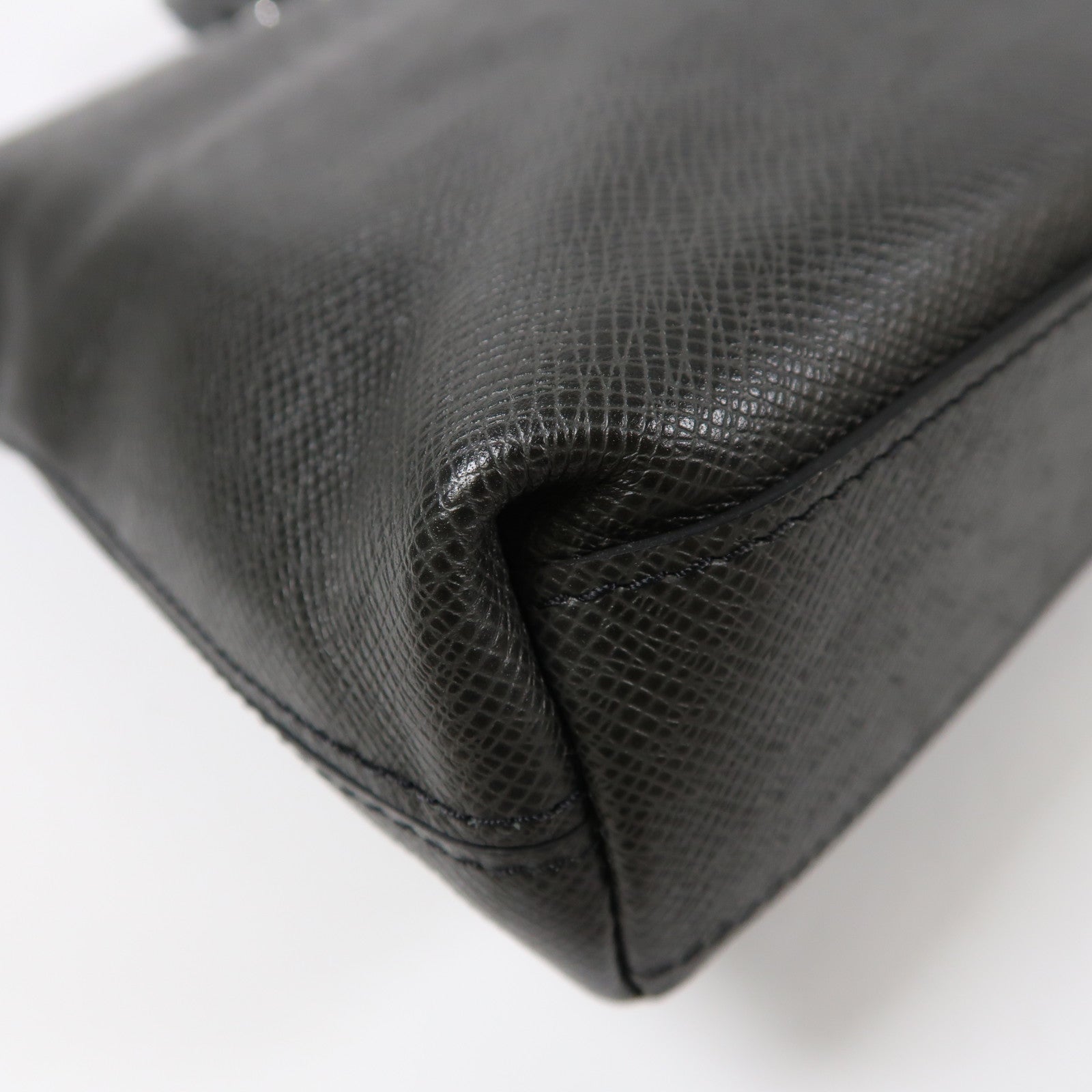 LOUIS VUITTON Taiga Anton Soft Briefcase銀扣手挽肩背兩用袋黑色