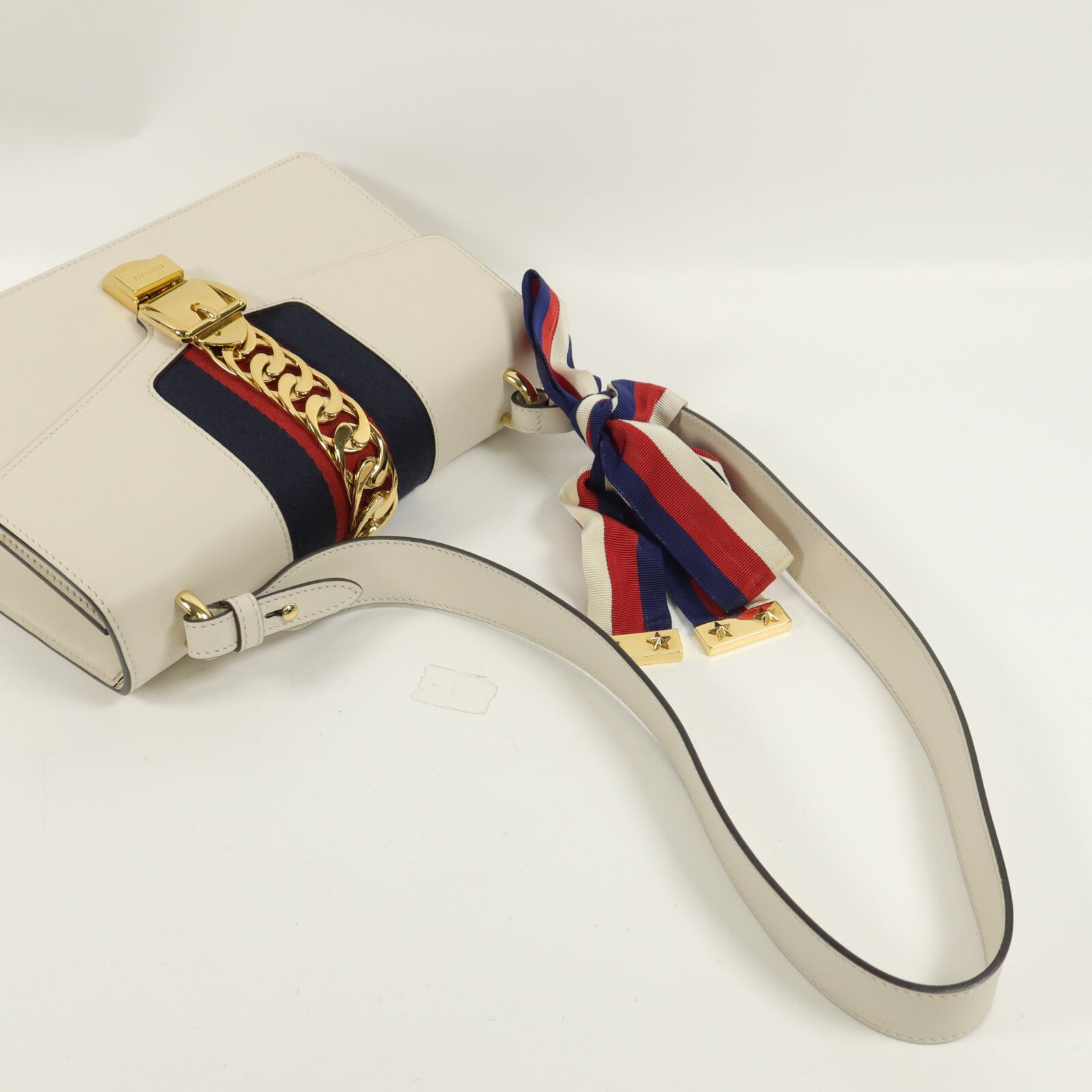 GUCCI 牛皮皮革Sylvie肩背袋