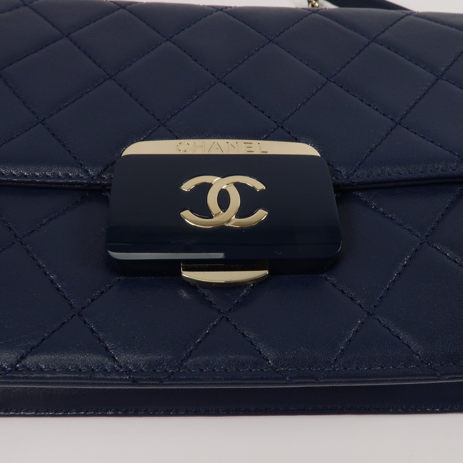 CHANEL 羊皮皮革Beauty Lock Flap鏈帶肩背袋