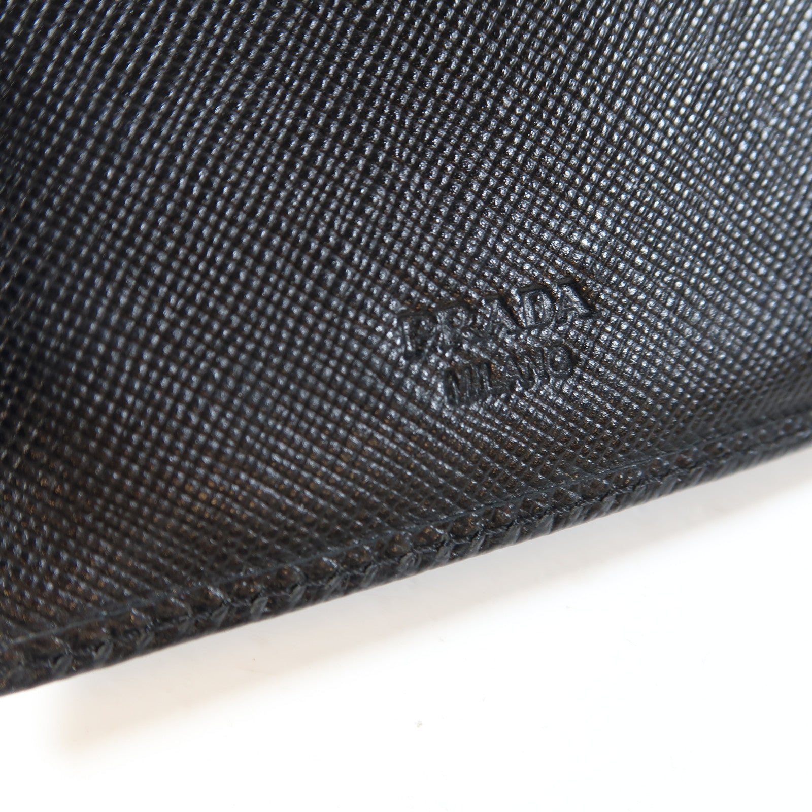 PRADA Saffiano皮革Wallet銀扣錢包黑色