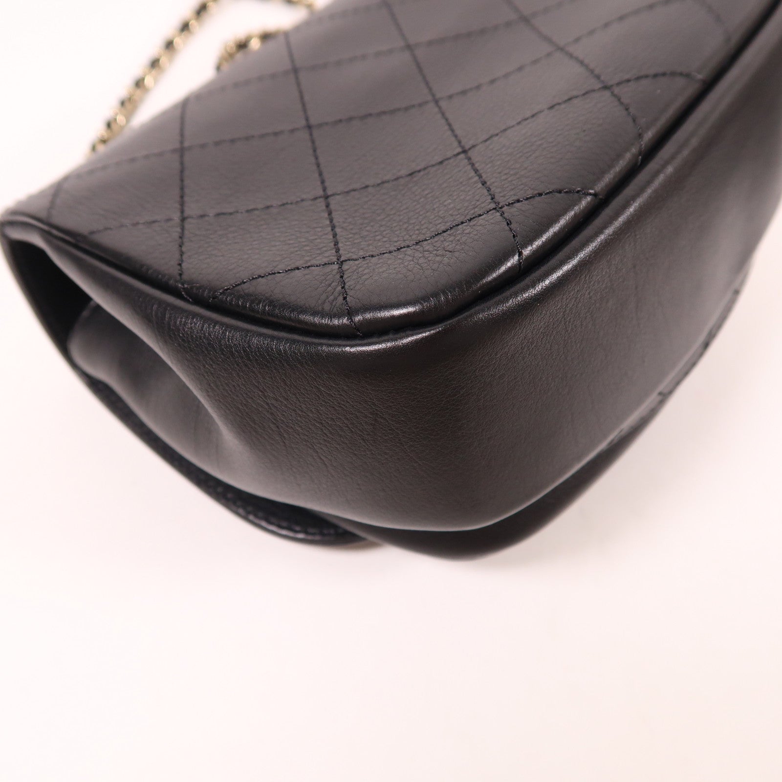 CHANEL 皮革Chain Shoulder金扣鏈帶肩背袋