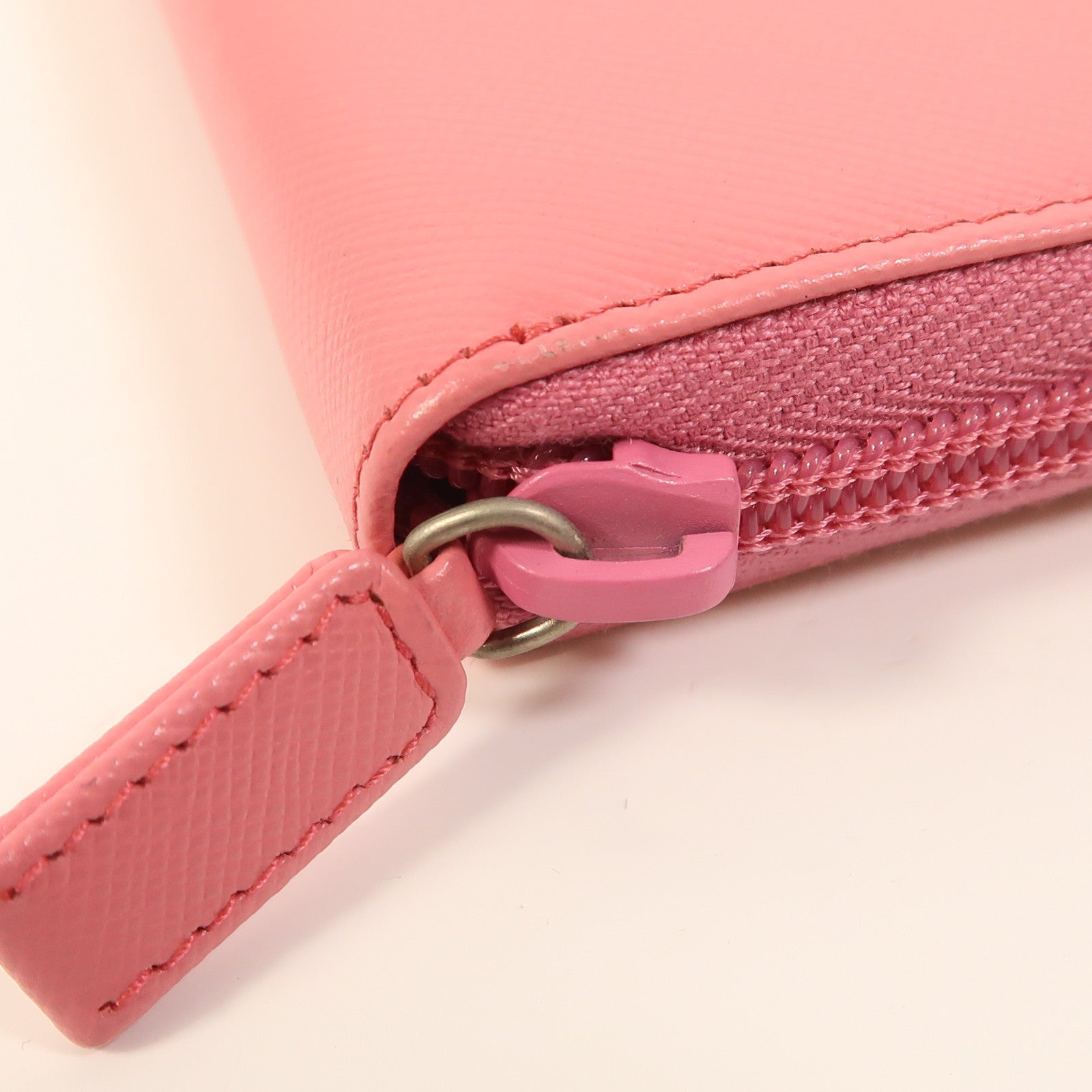 PRADA Saffiano皮革Zipper Long Wallet銀扣長錢包