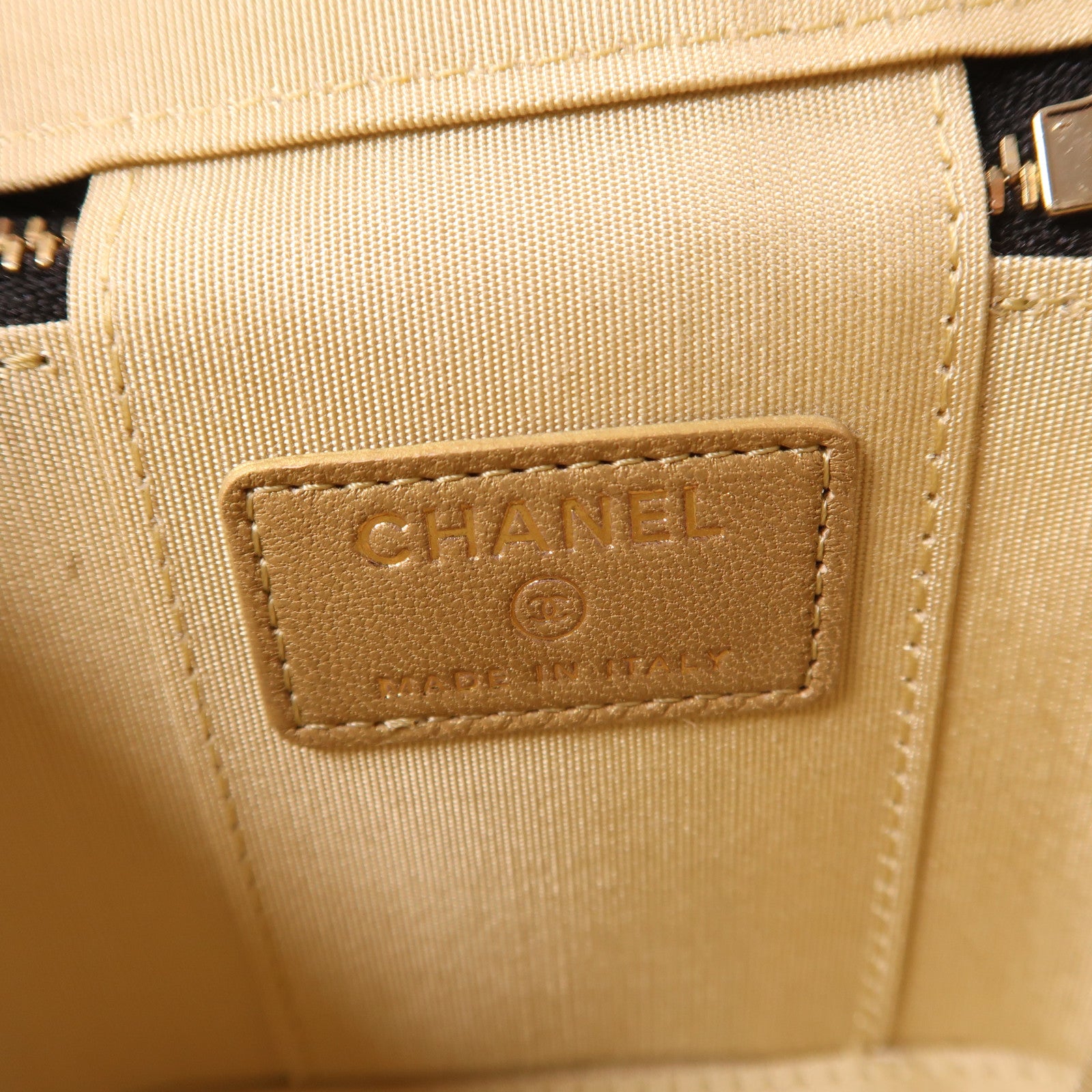 CHANEL 羊皮皮革Vanity Case金扣鏈帶肩背袋黑色
