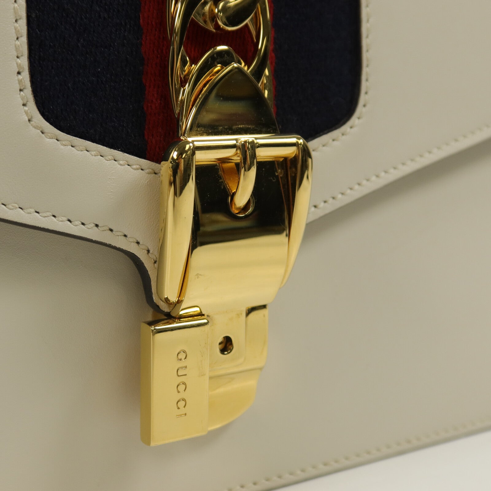 GUCCI 牛皮皮革Sylvie肩背袋