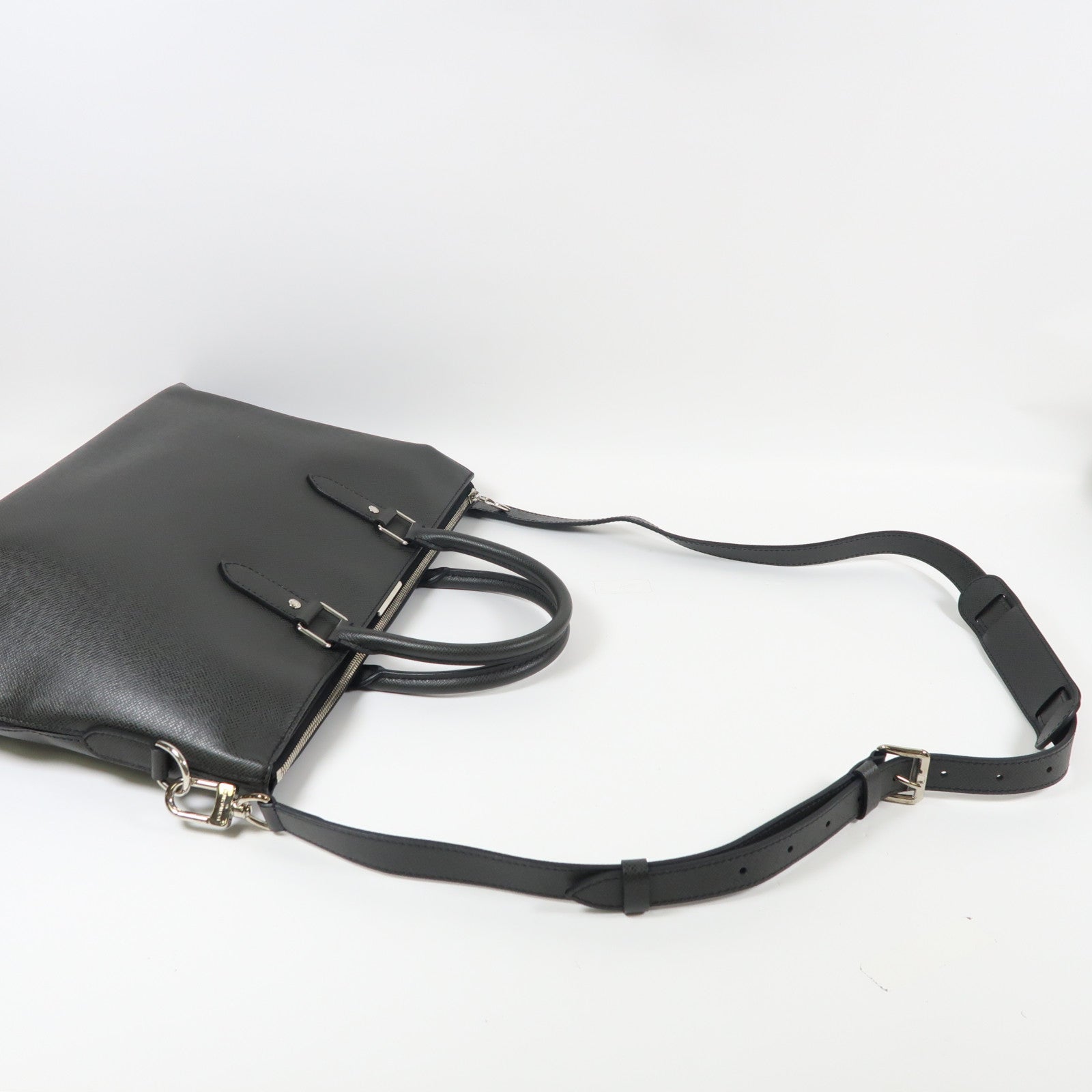 LOUIS VUITTON Taiga Anton Soft Briefcase銀扣手挽肩背兩用袋黑色