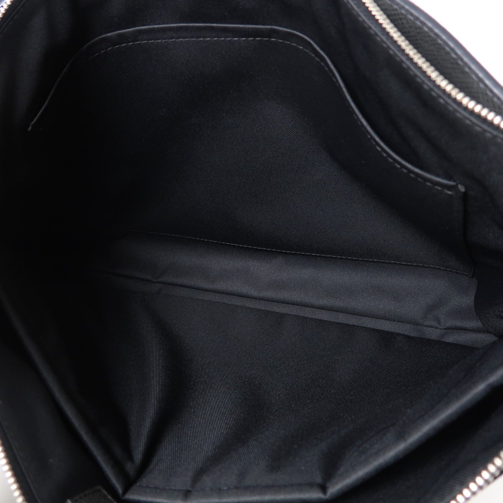LOUIS VUITTON Taiga Anton Soft Briefcase銀扣手挽肩背兩用袋黑色