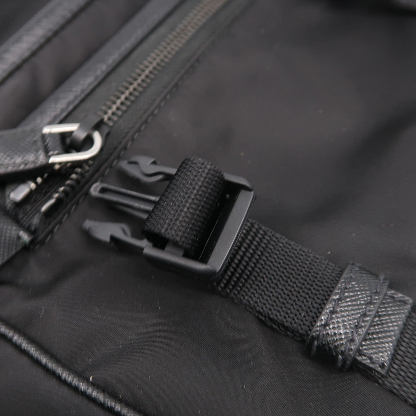 PRADA 再生尼龍/Saffiano皮革Shoulder Bag銀扣肩背袋黑色