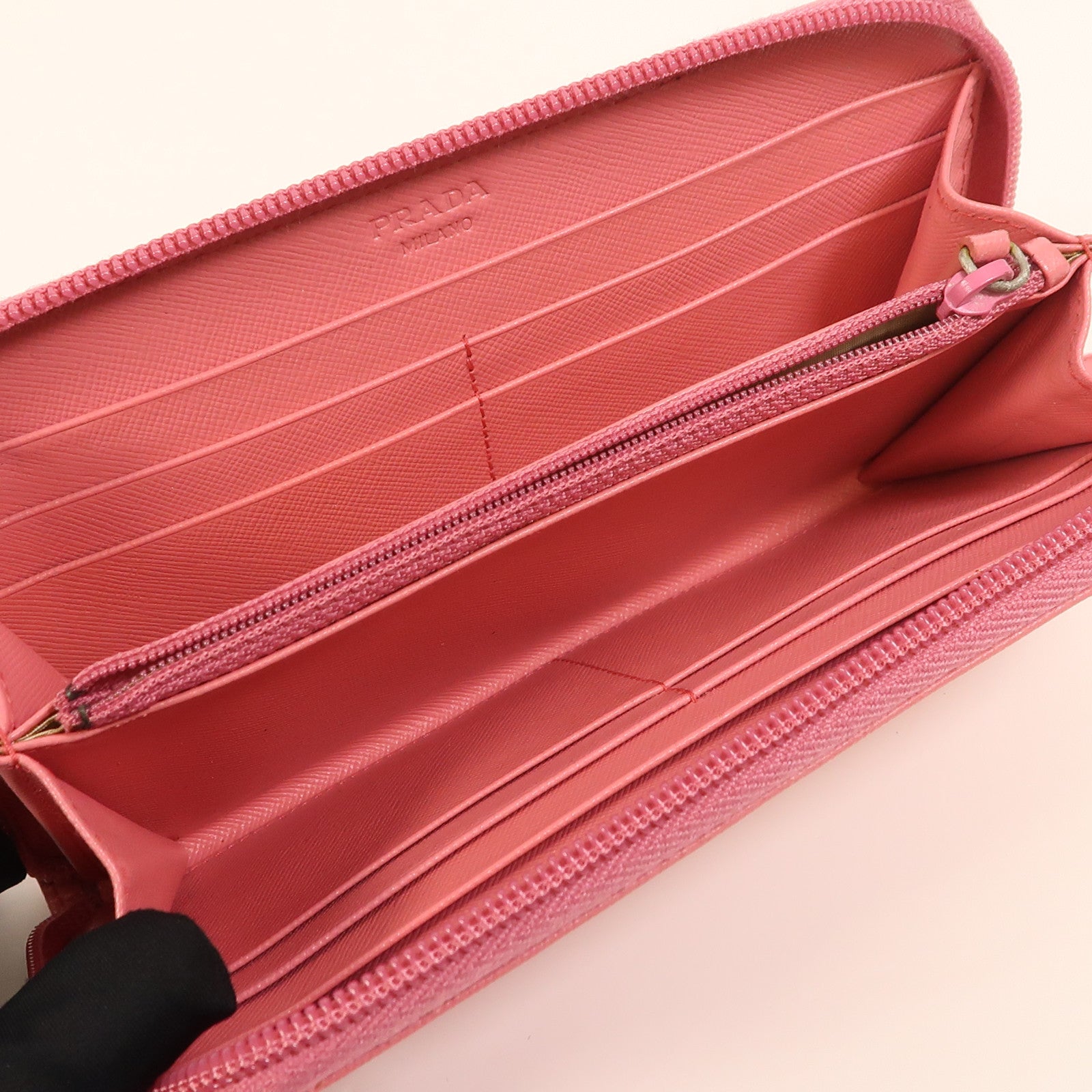 PRADA Saffiano皮革Zipper Long Wallet銀扣長錢包