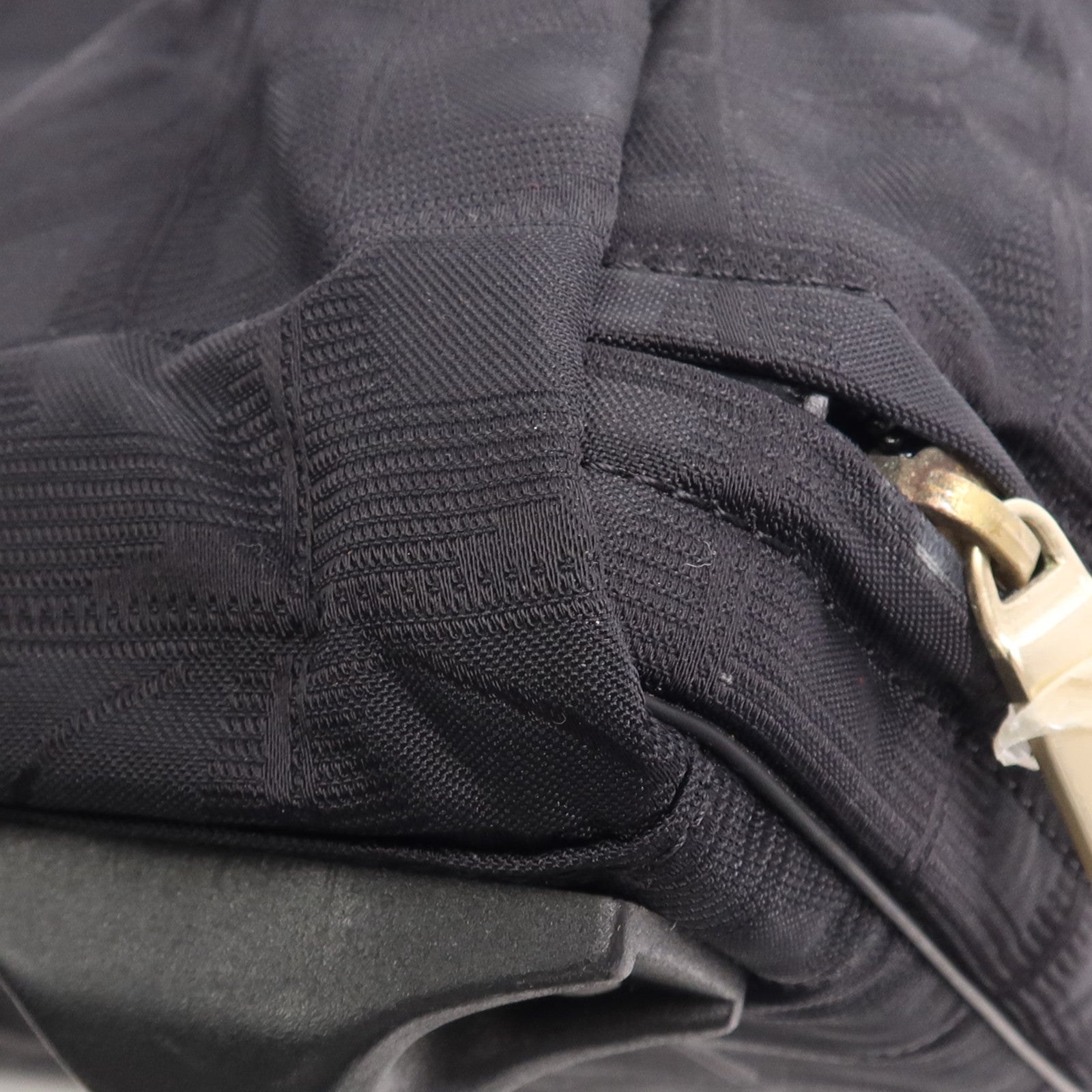 CHANEL 尼龍Carry Bag銀扣手挽袋