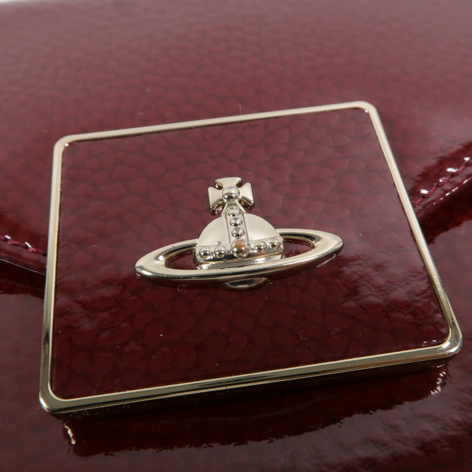 Vivienne Westwood 漆皮皮革Chain Shoulder鏈帶肩背袋