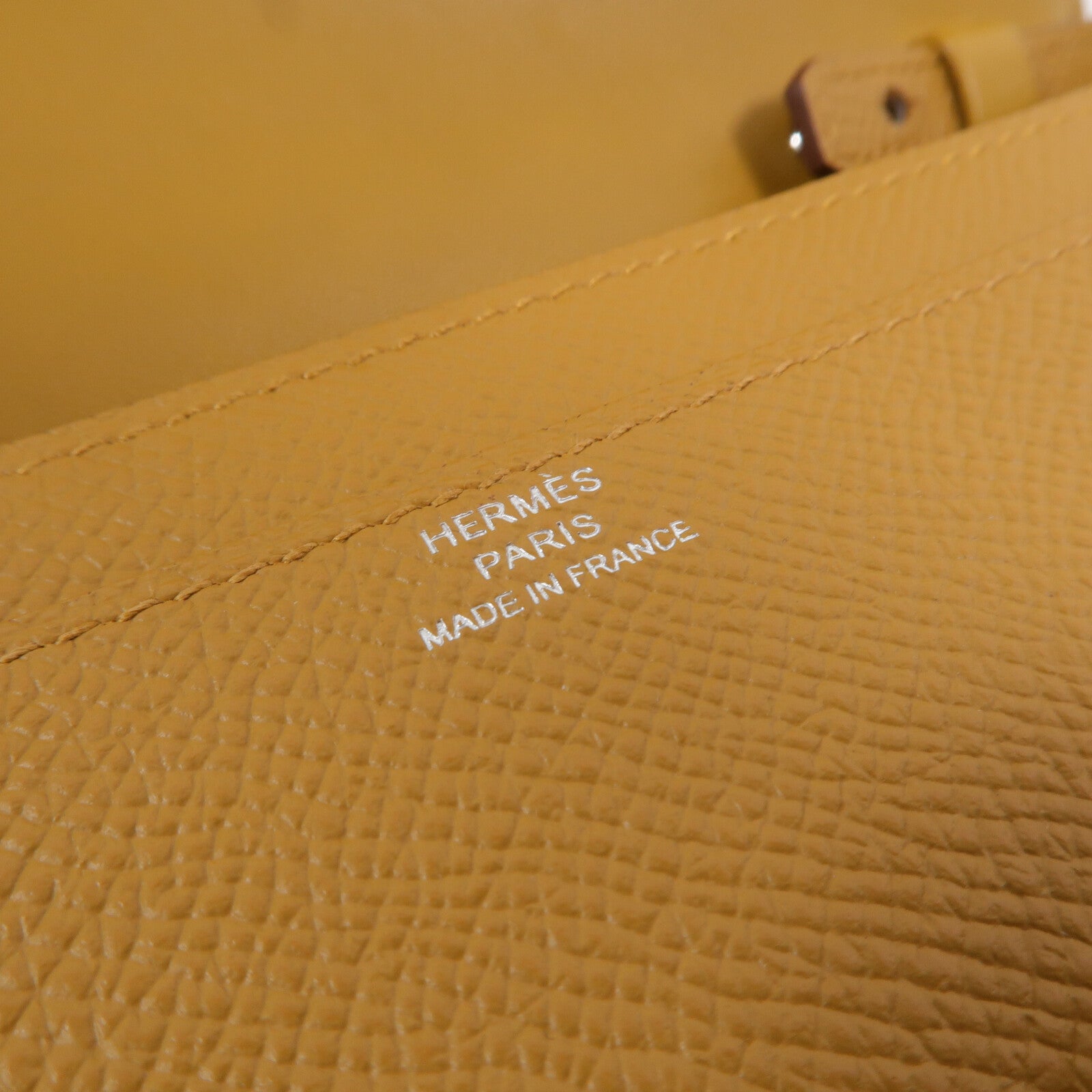 HERMES Epsom皮革Constance To Go肩背袋Sesame
