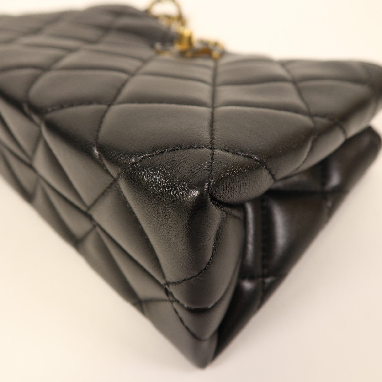 CHANEL 羊皮皮革Chain Shoulder金扣鏈帶肩背袋