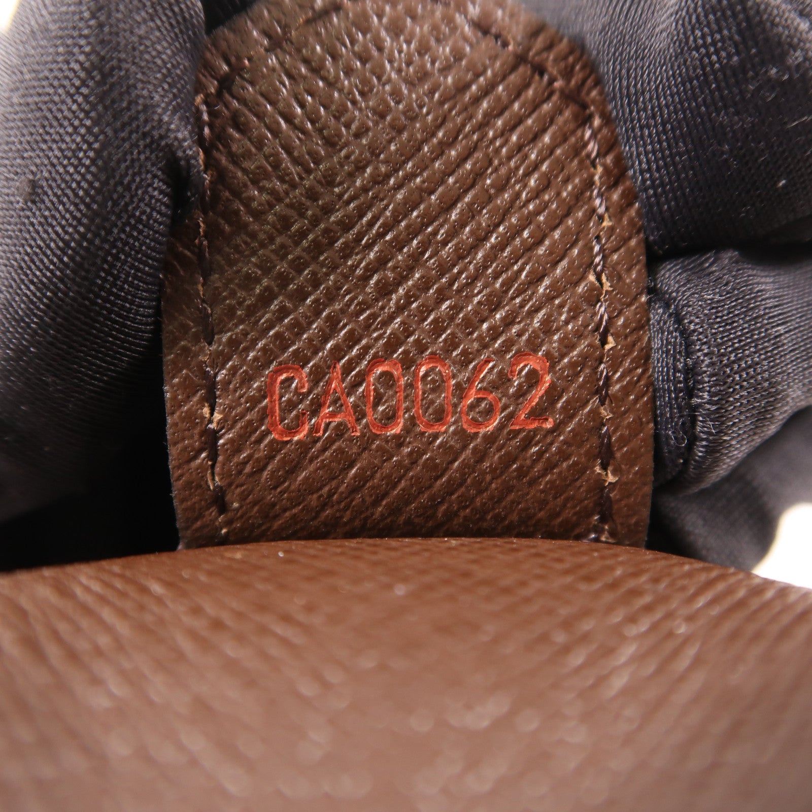 LOUIS VUITTON Damier Trousse Toilette金扣手拿包