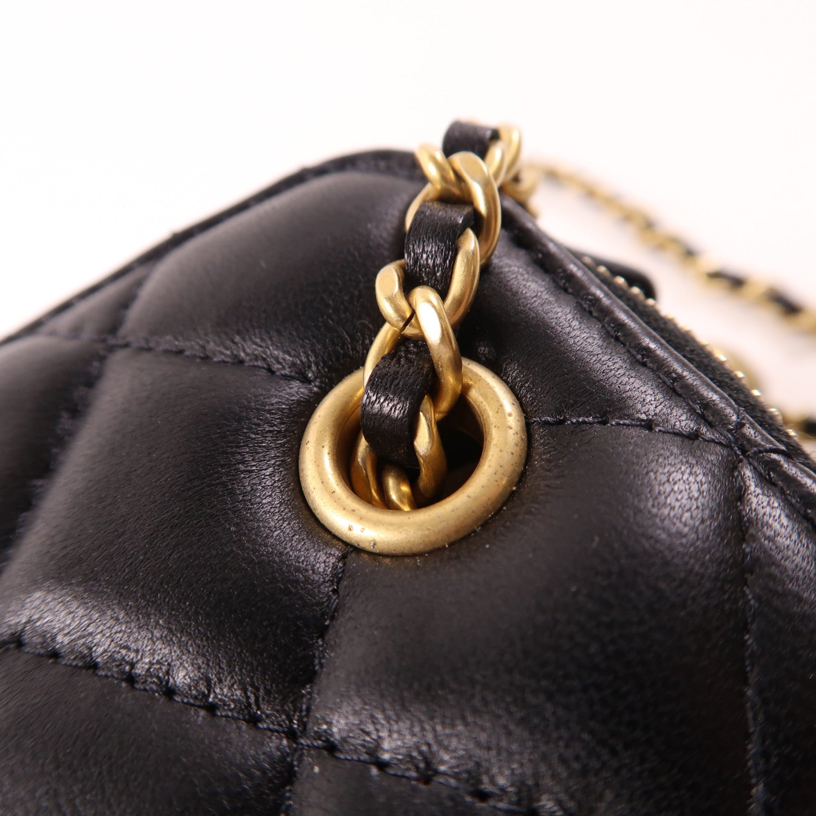 CHANEL 羊皮皮革Vanity Case金扣鏈帶肩背袋黑色
