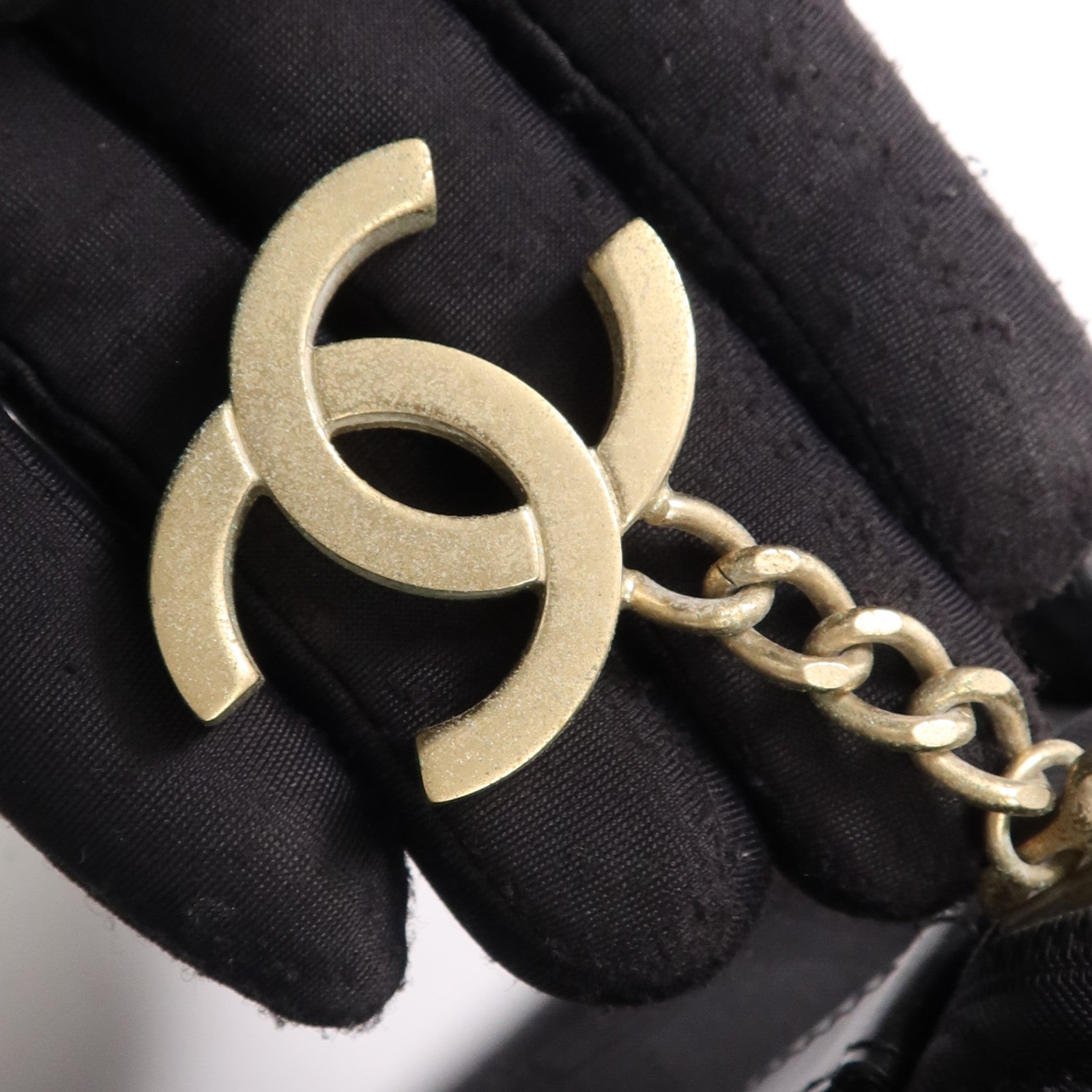 CHANEL 尼龍Carry Bag銀扣手挽袋