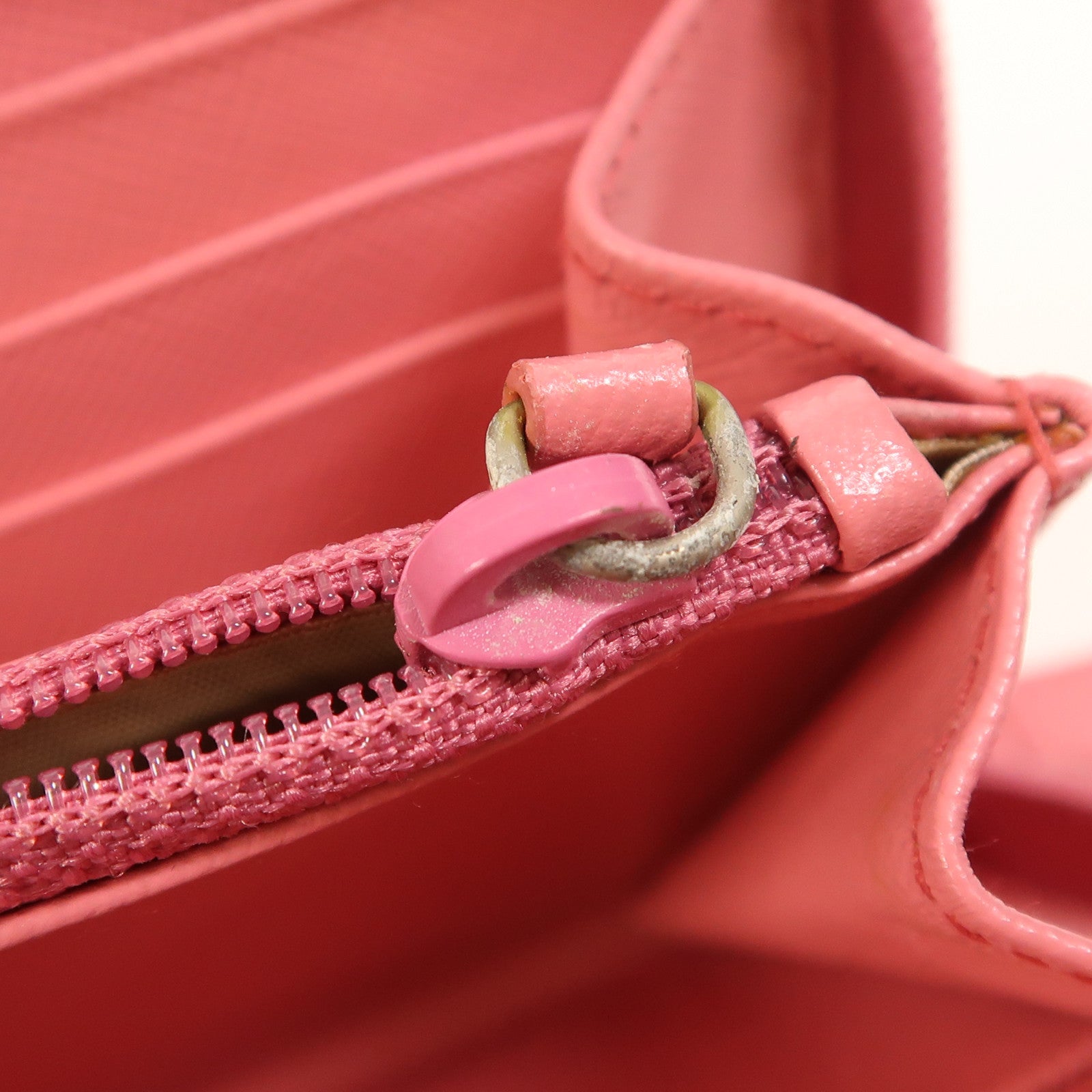 PRADA Saffiano皮革Zipper Long Wallet銀扣長錢包