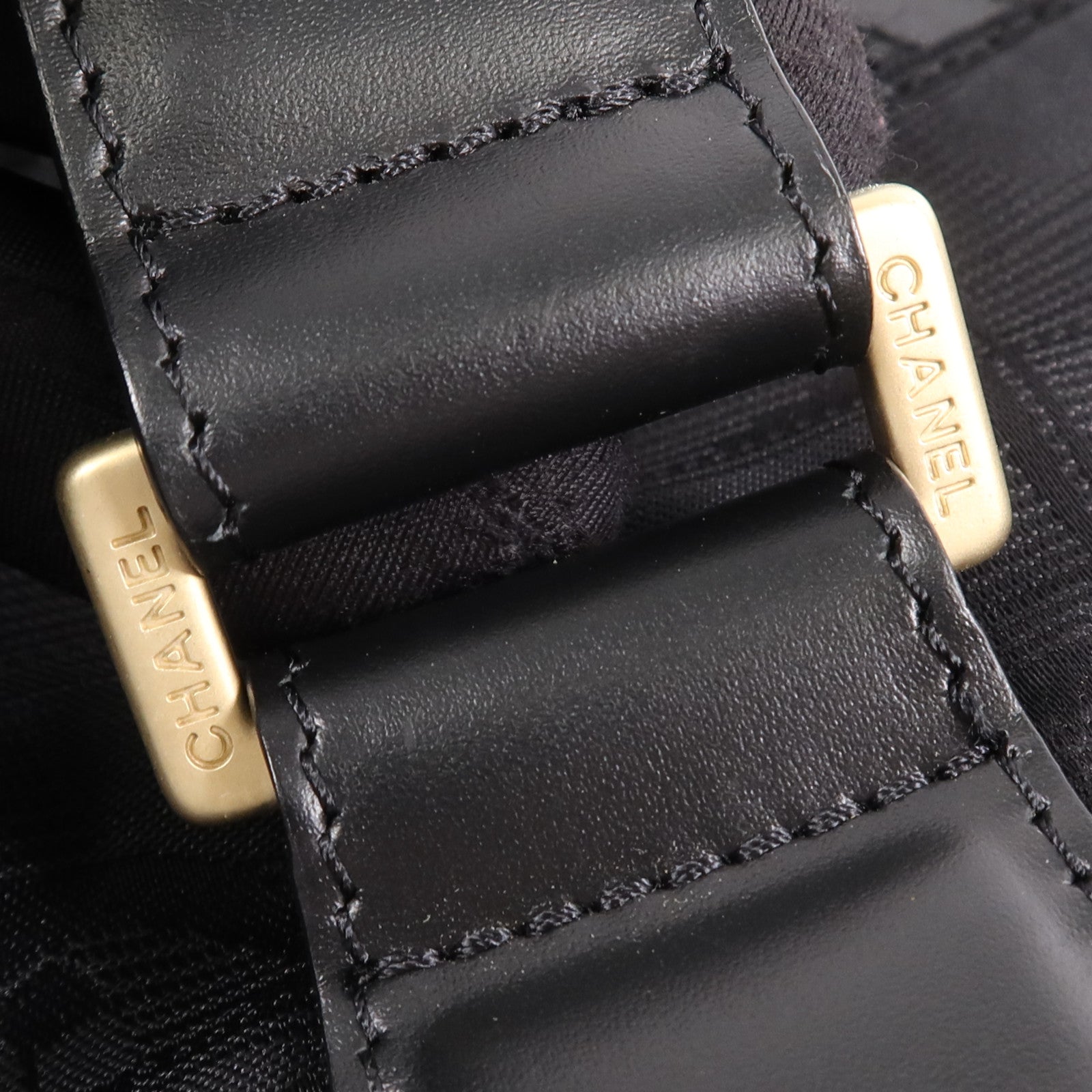 CHANEL 尼龍Carry Bag銀扣手挽袋