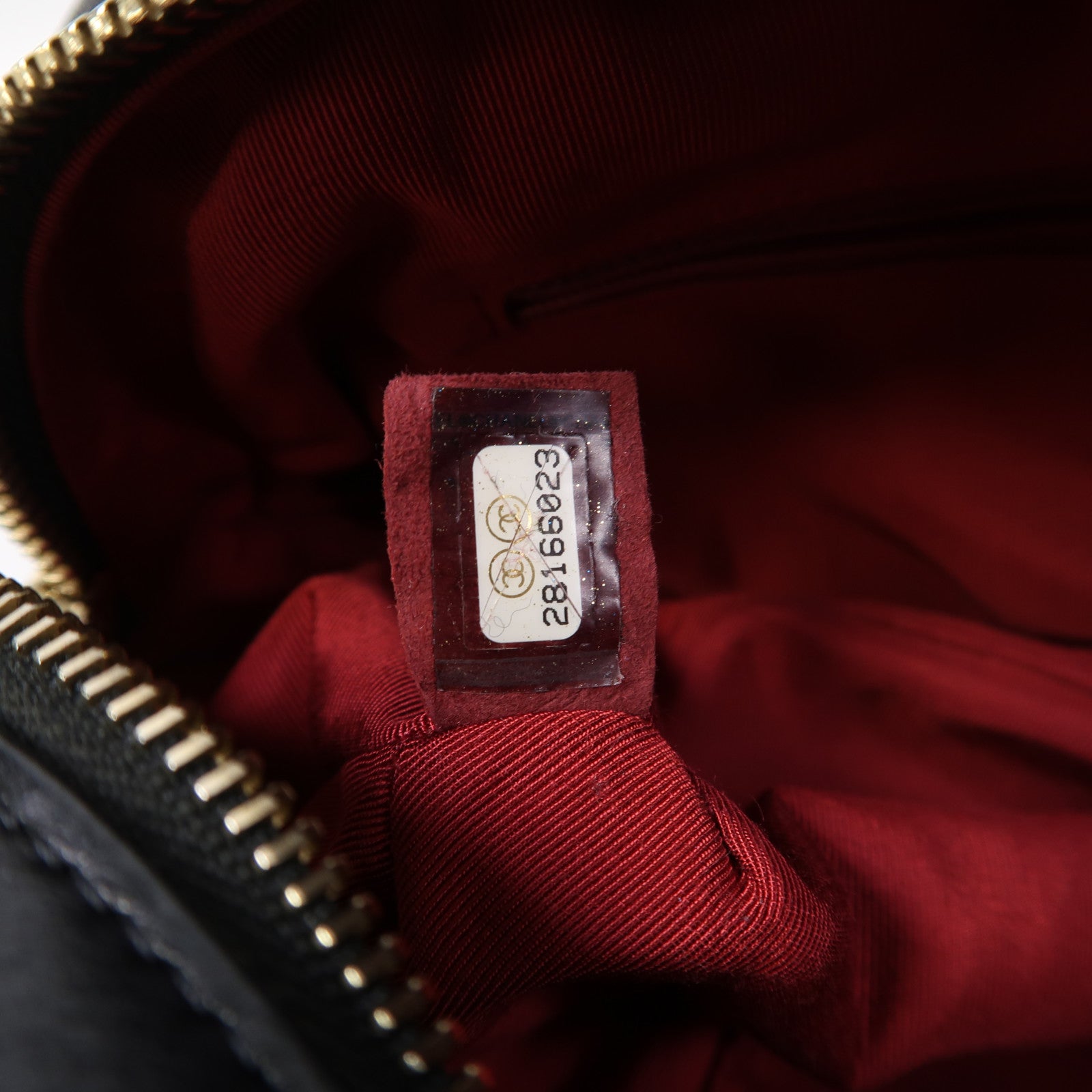 CHANEL 菱格牛皮皮革Chain Shoulder金扣鏈帶肩背袋黑色