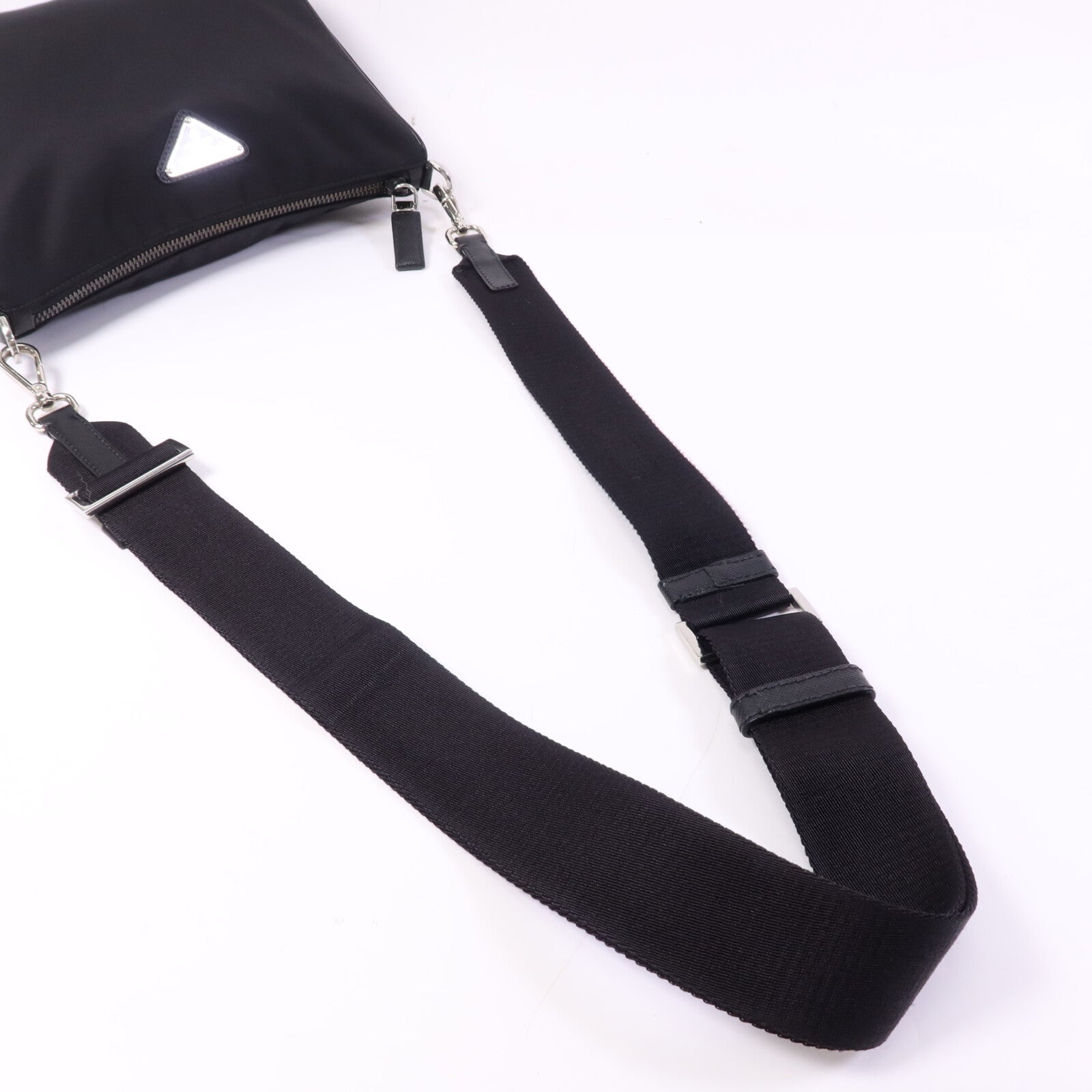 PRADA 尼龍Messenger Bag銀扣肩背袋