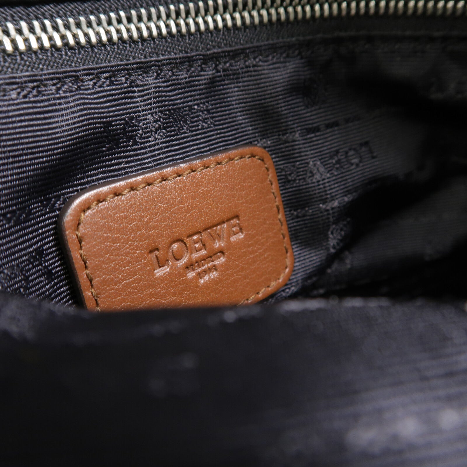 LOEWE 牛皮皮革Shoulder Bag肩背袋