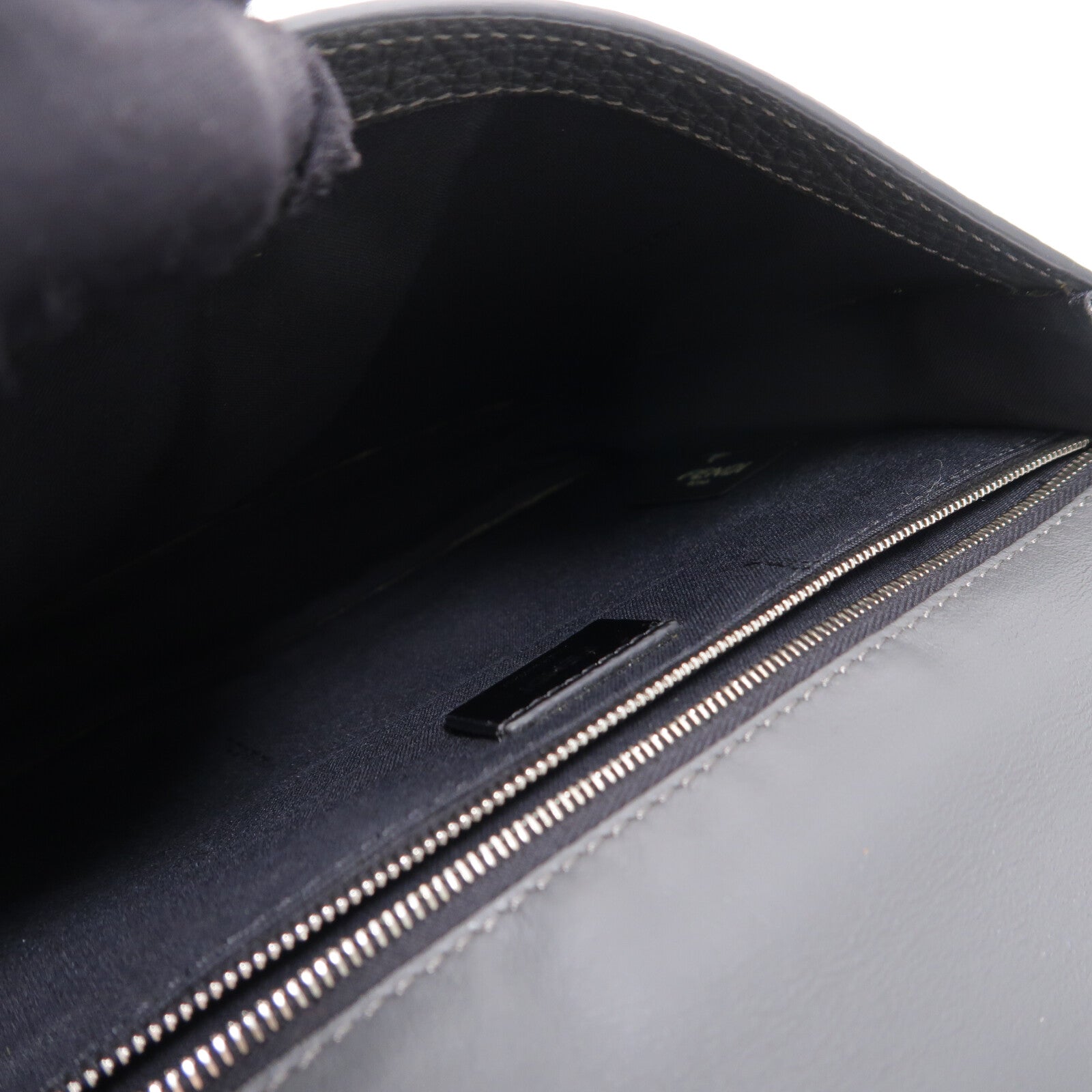 FENDI 牛皮皮革Flat Baguette肩背袋