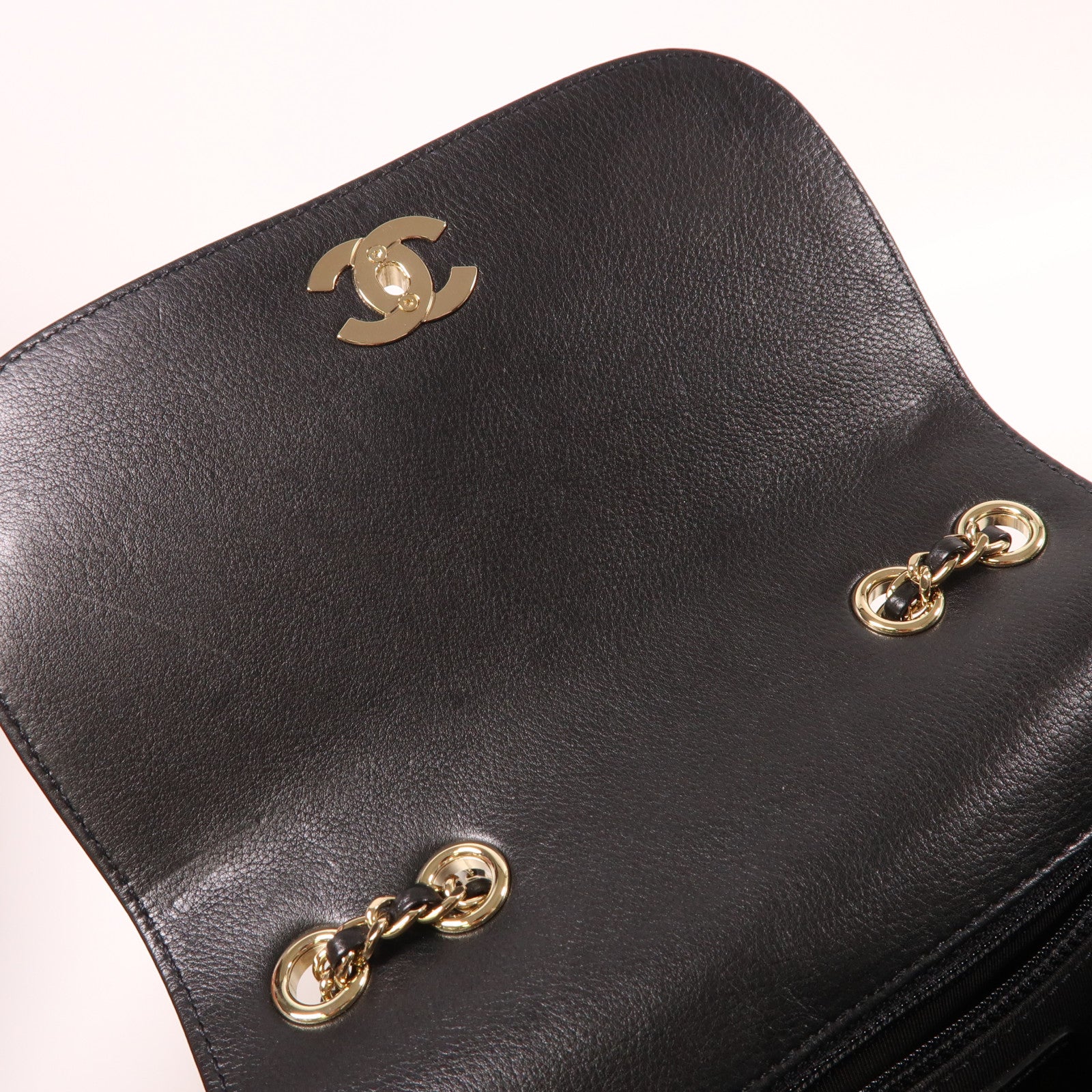 CHANEL 皮革Chain Shoulder金扣鏈帶肩背袋