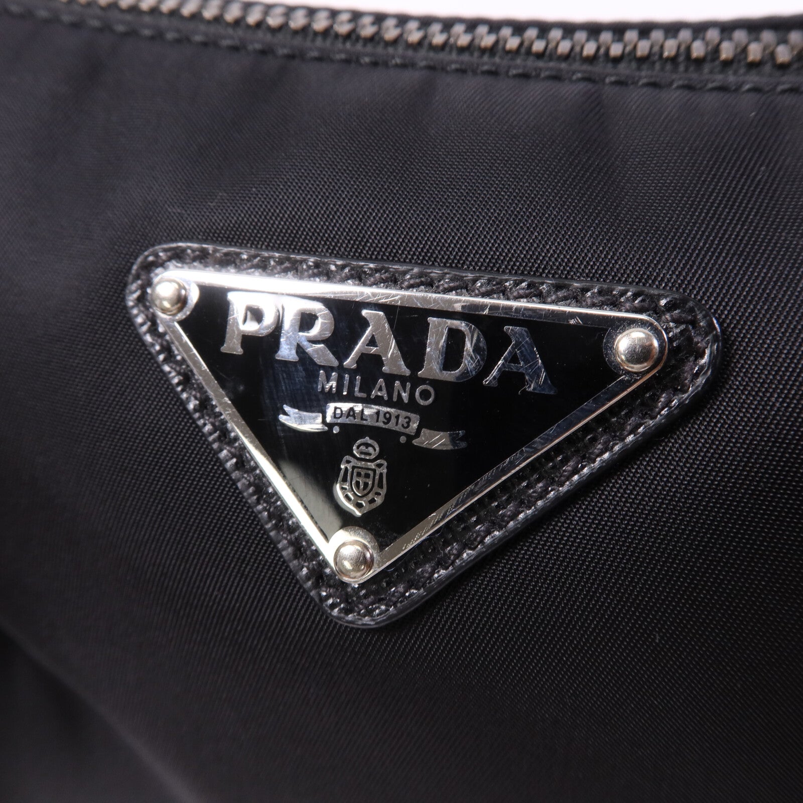 PRADA 尼龍Messenger Bag銀扣肩背袋