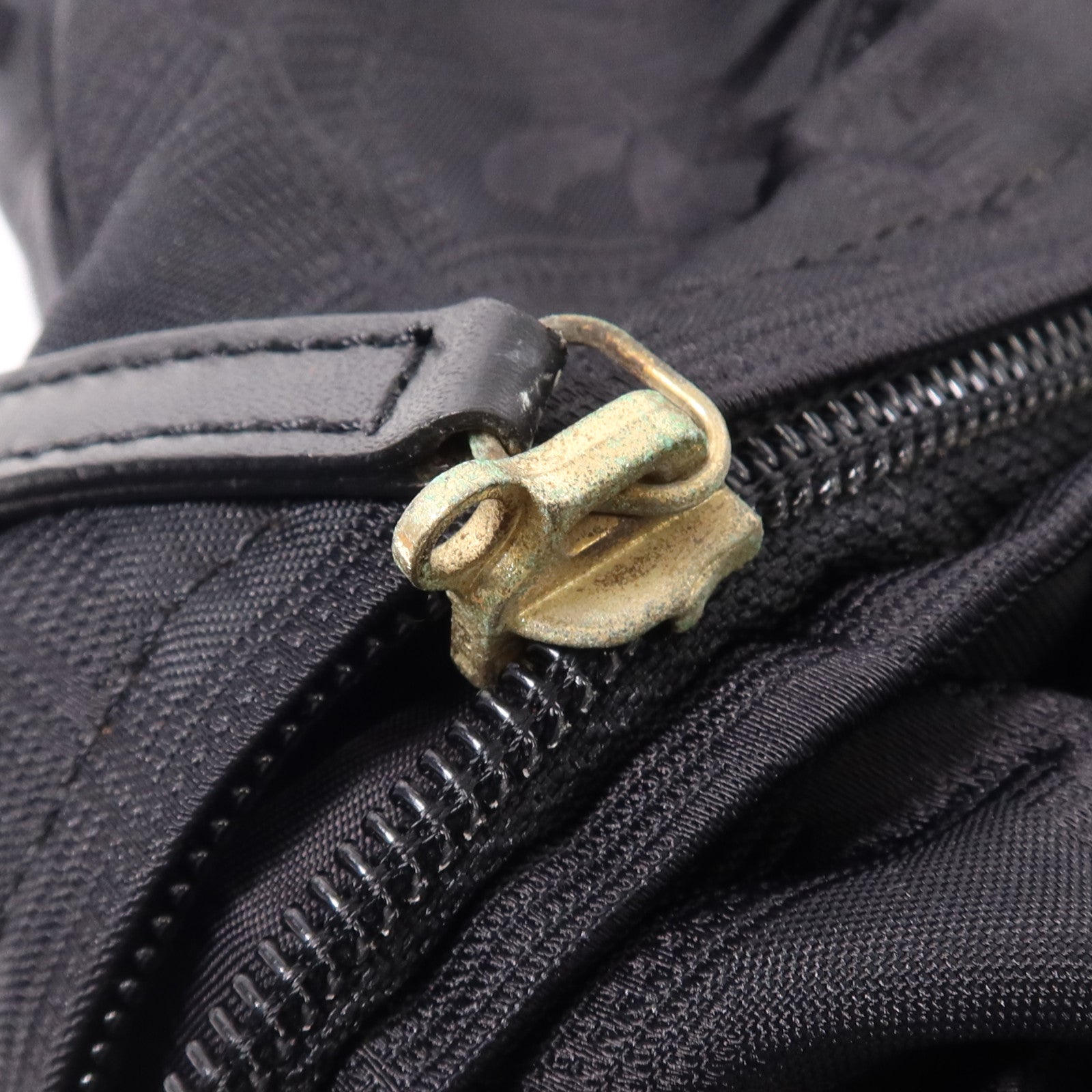 CHANEL 尼龍Carry Bag銀扣手挽袋