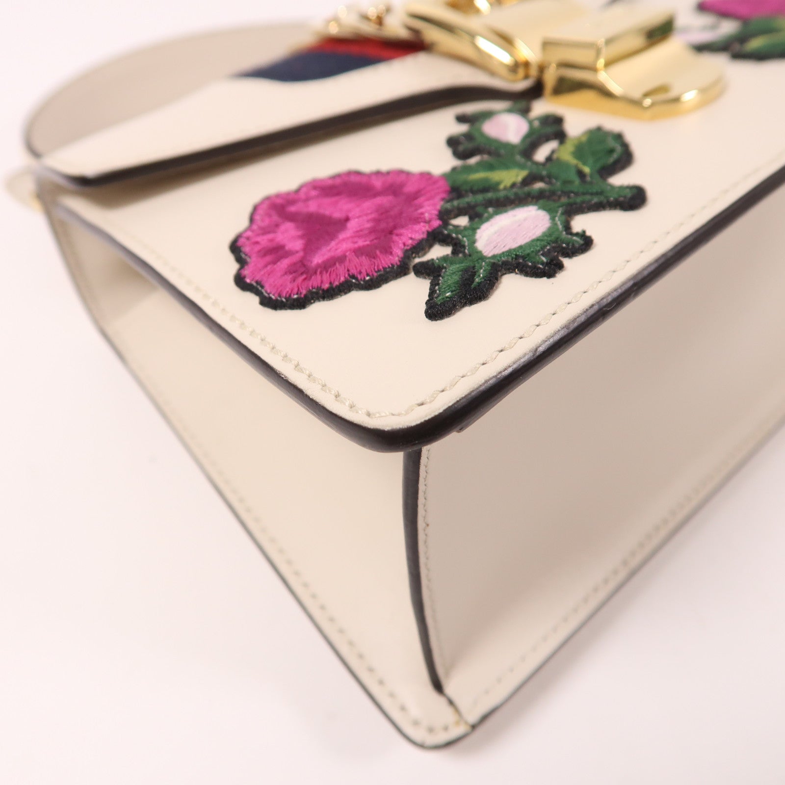 GUCCI 牛皮皮革Sylvie Mini Bag金扣手挽肩背兩用袋白色