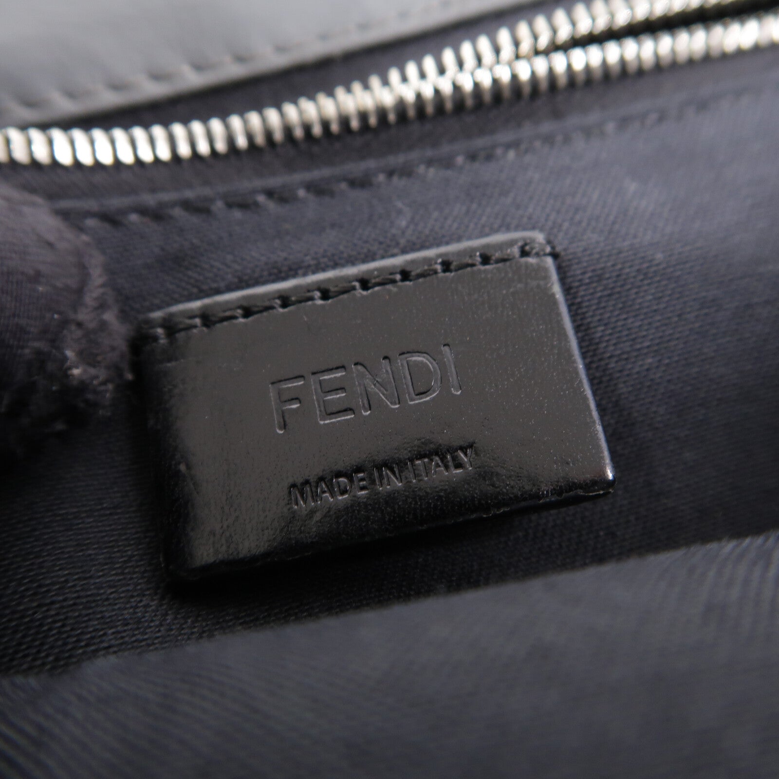 FENDI 牛皮皮革Flat Baguette肩背袋