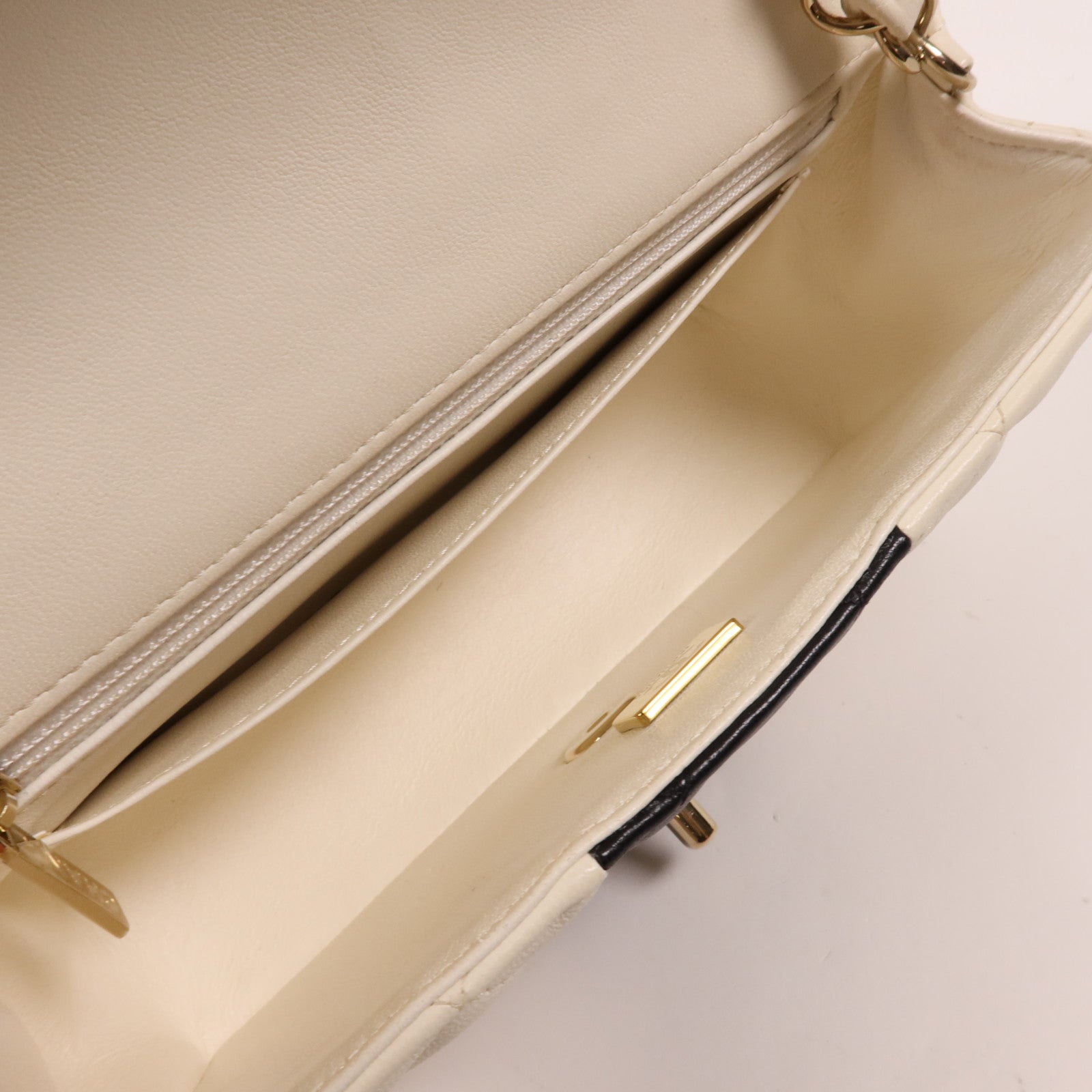 CHANEL 牛皮皮革Chain Shoulder金扣鏈帶肩背袋