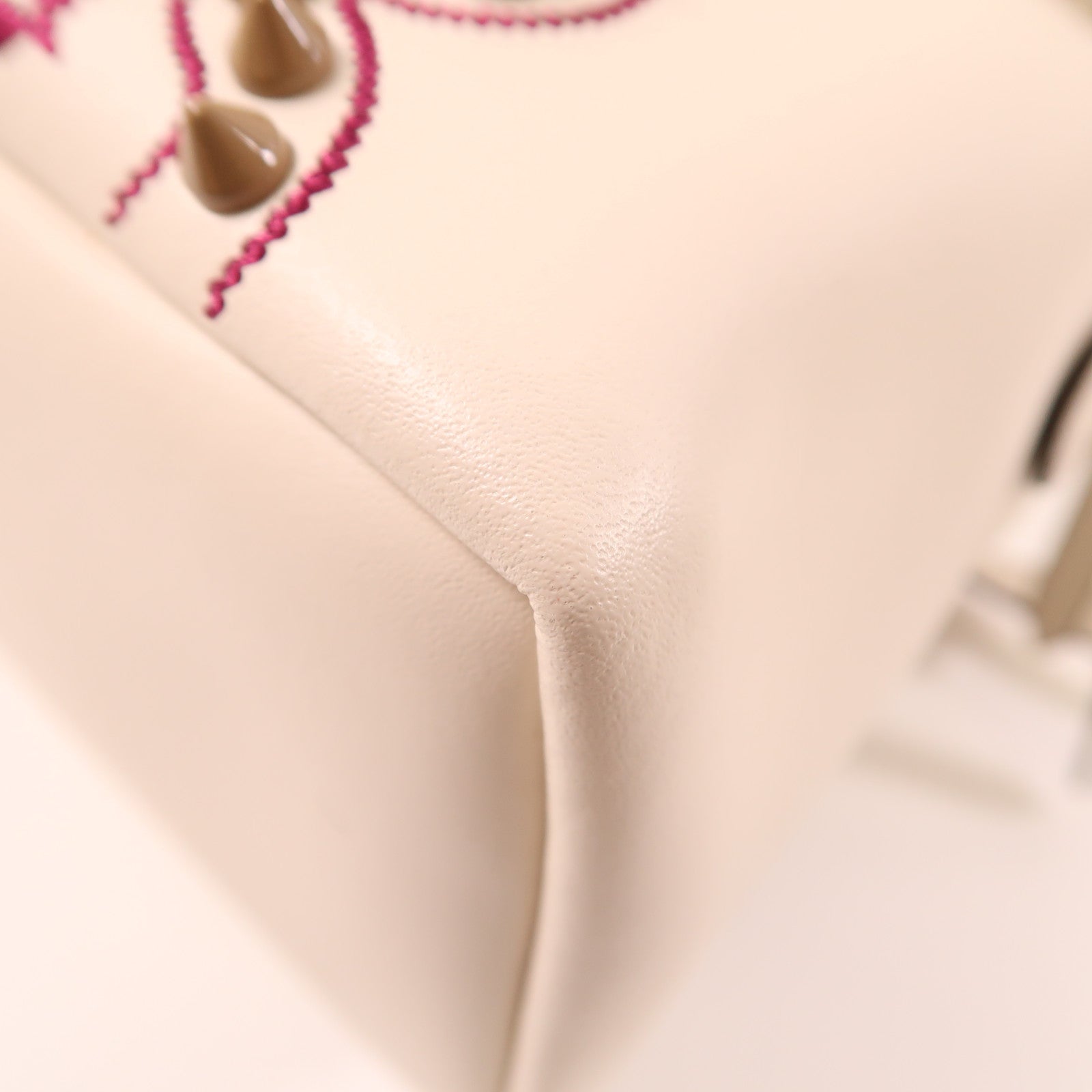 FENDI 羊皮皮革Backpack銀扣背包米色