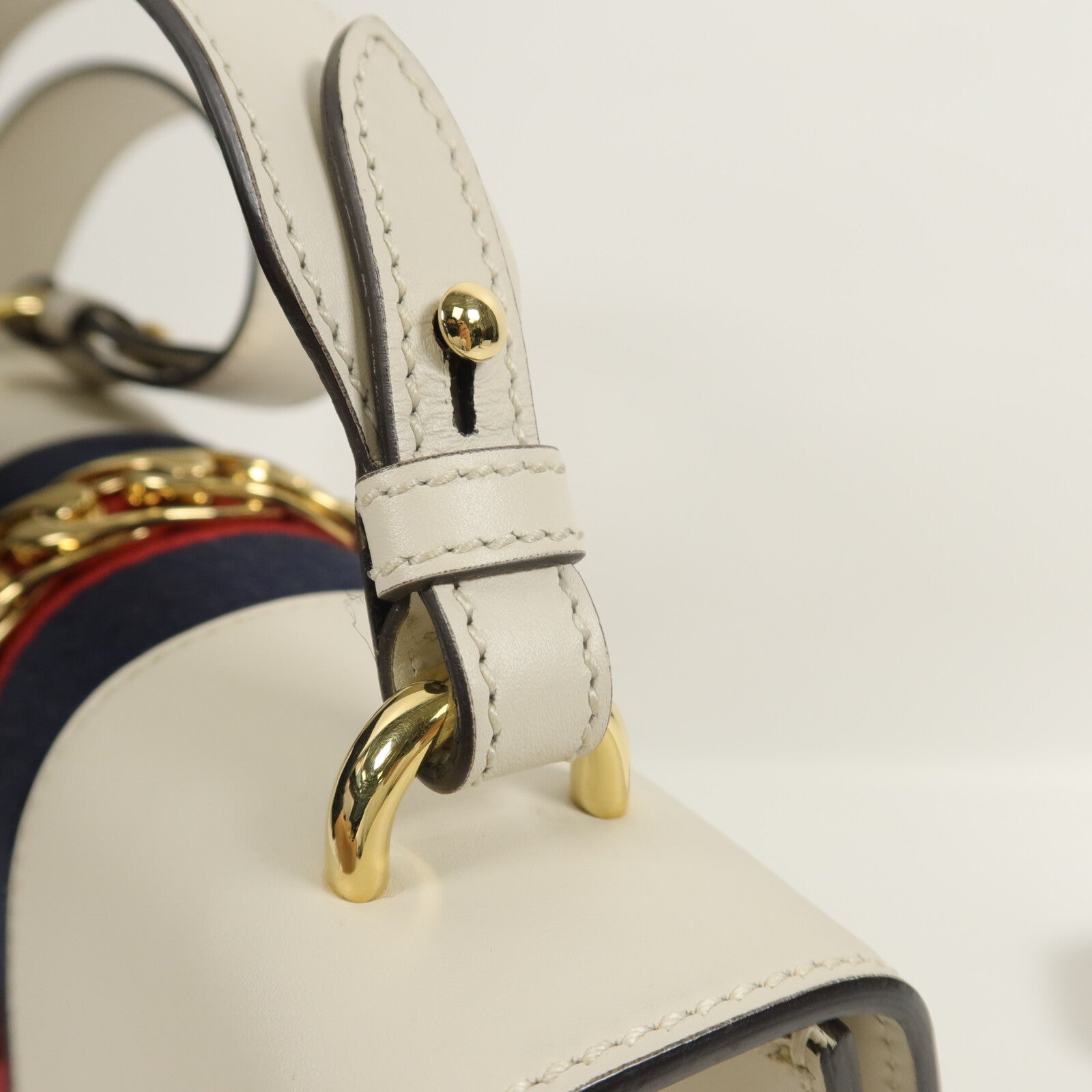 GUCCI 牛皮皮革Sylvie肩背袋