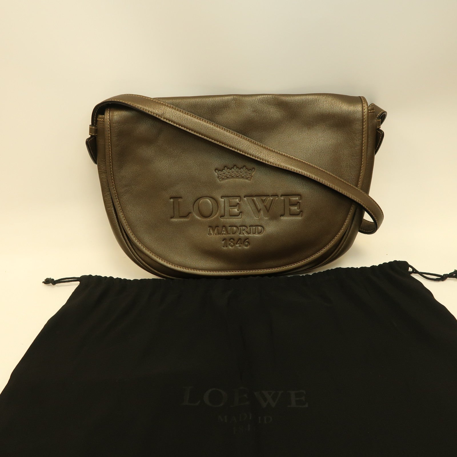 LOEWE 皮革Shoulder Bag銀扣肩背袋啡色
