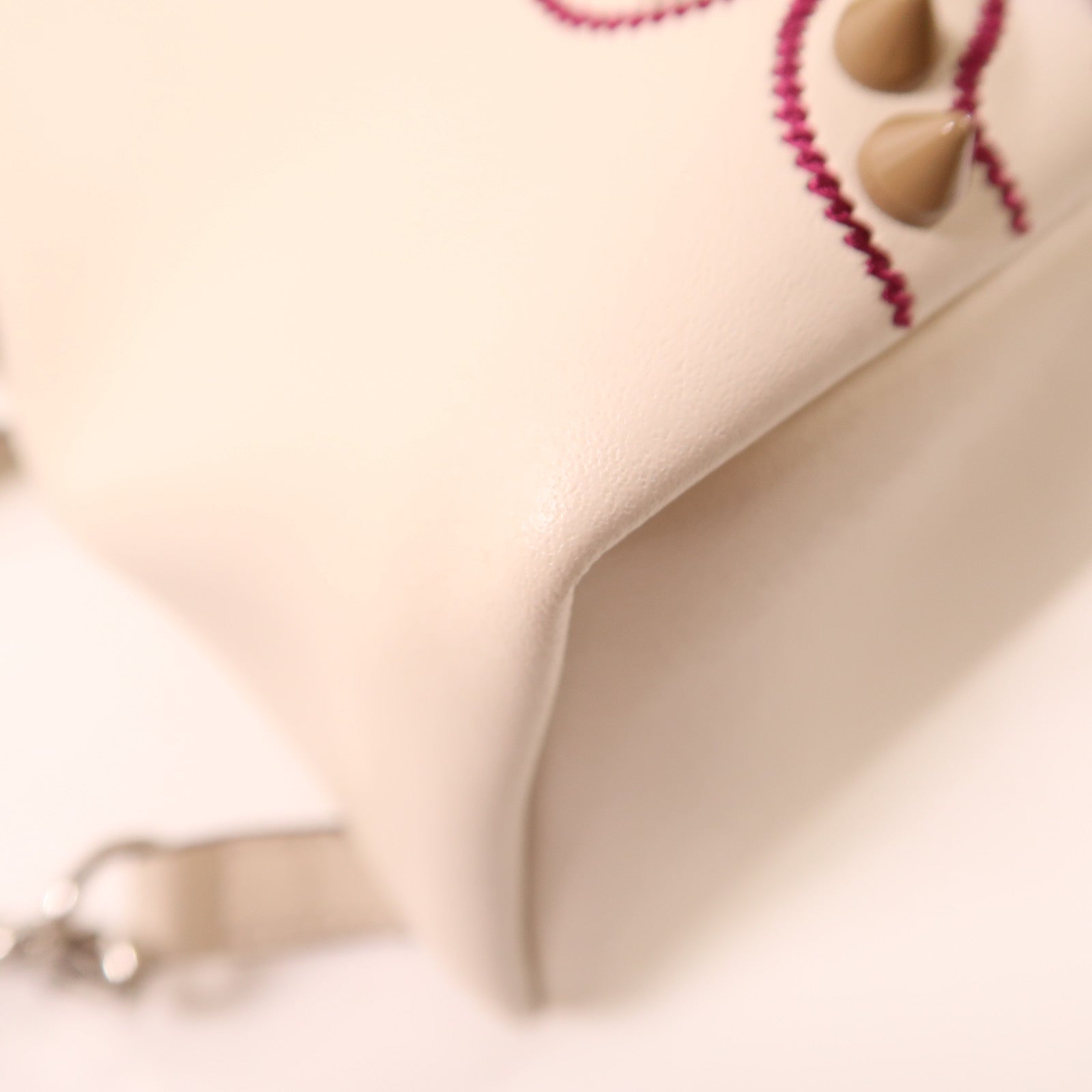 FENDI 羊皮皮革Backpack銀扣背包米色