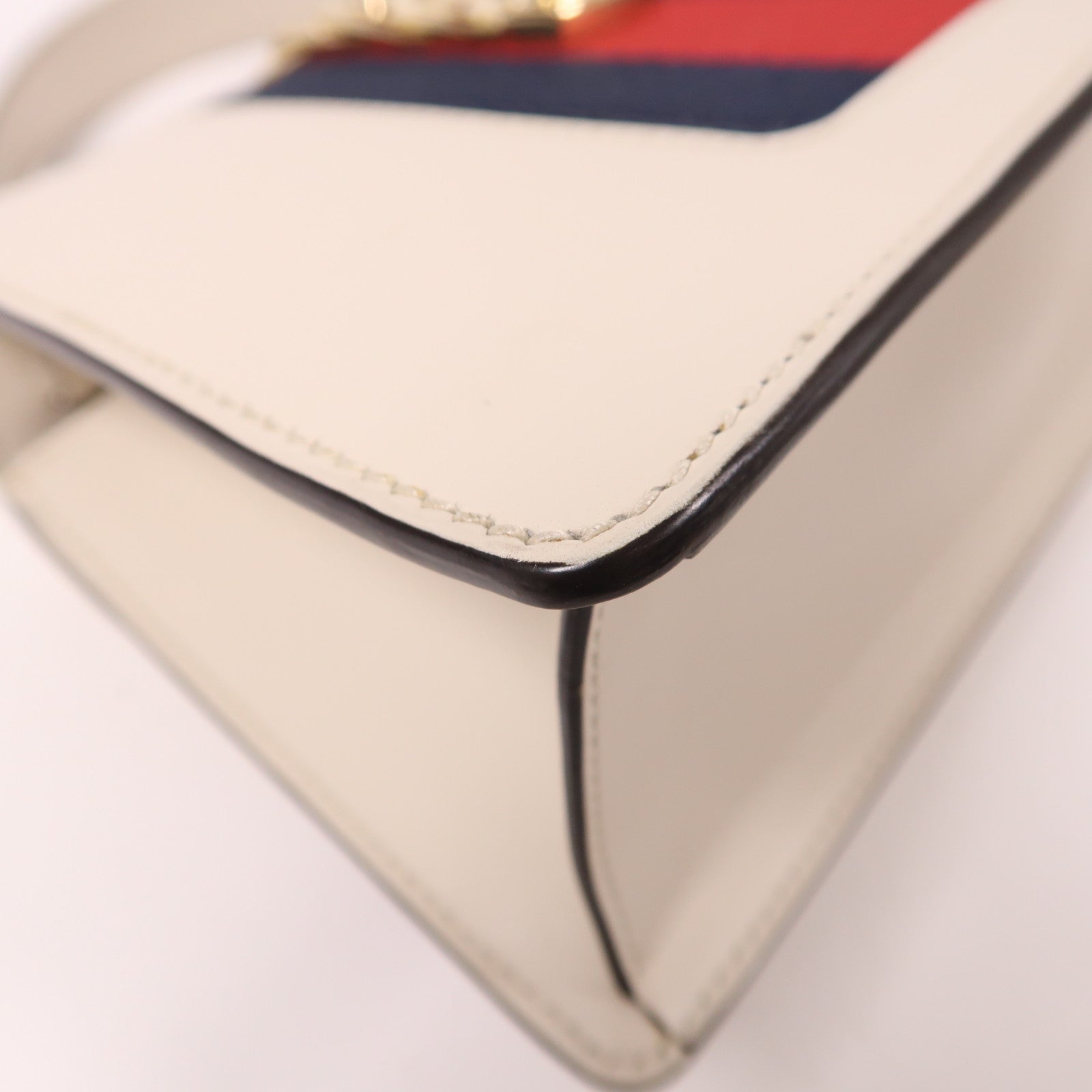 GUCCI 牛皮皮革Sylvie Mini Bag金扣手挽肩背兩用袋白色
