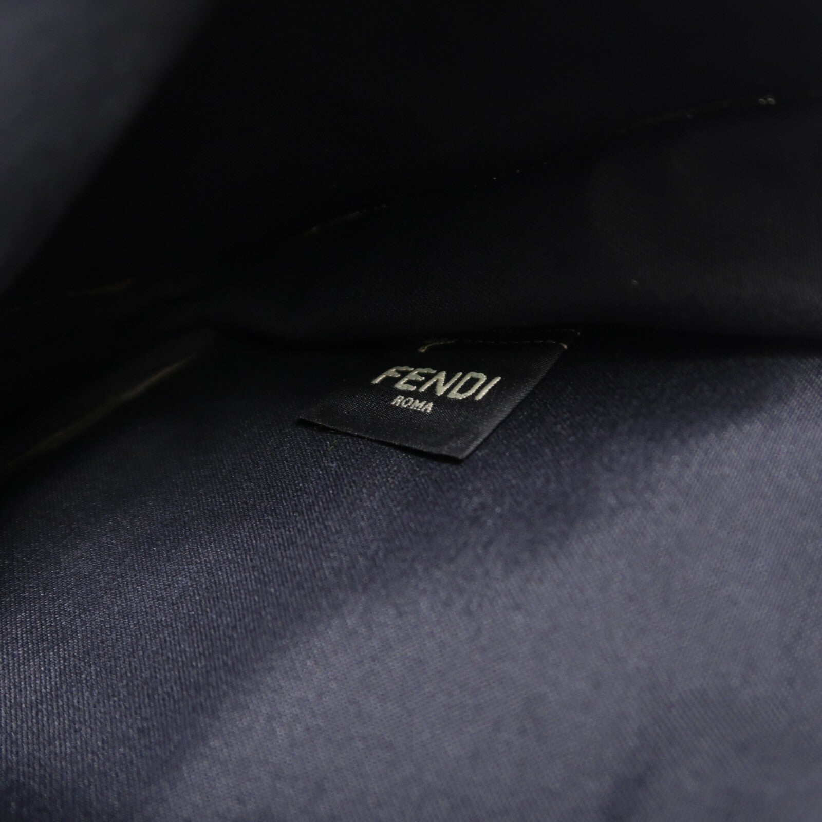 FENDI 牛皮皮革Flat Baguette肩背袋