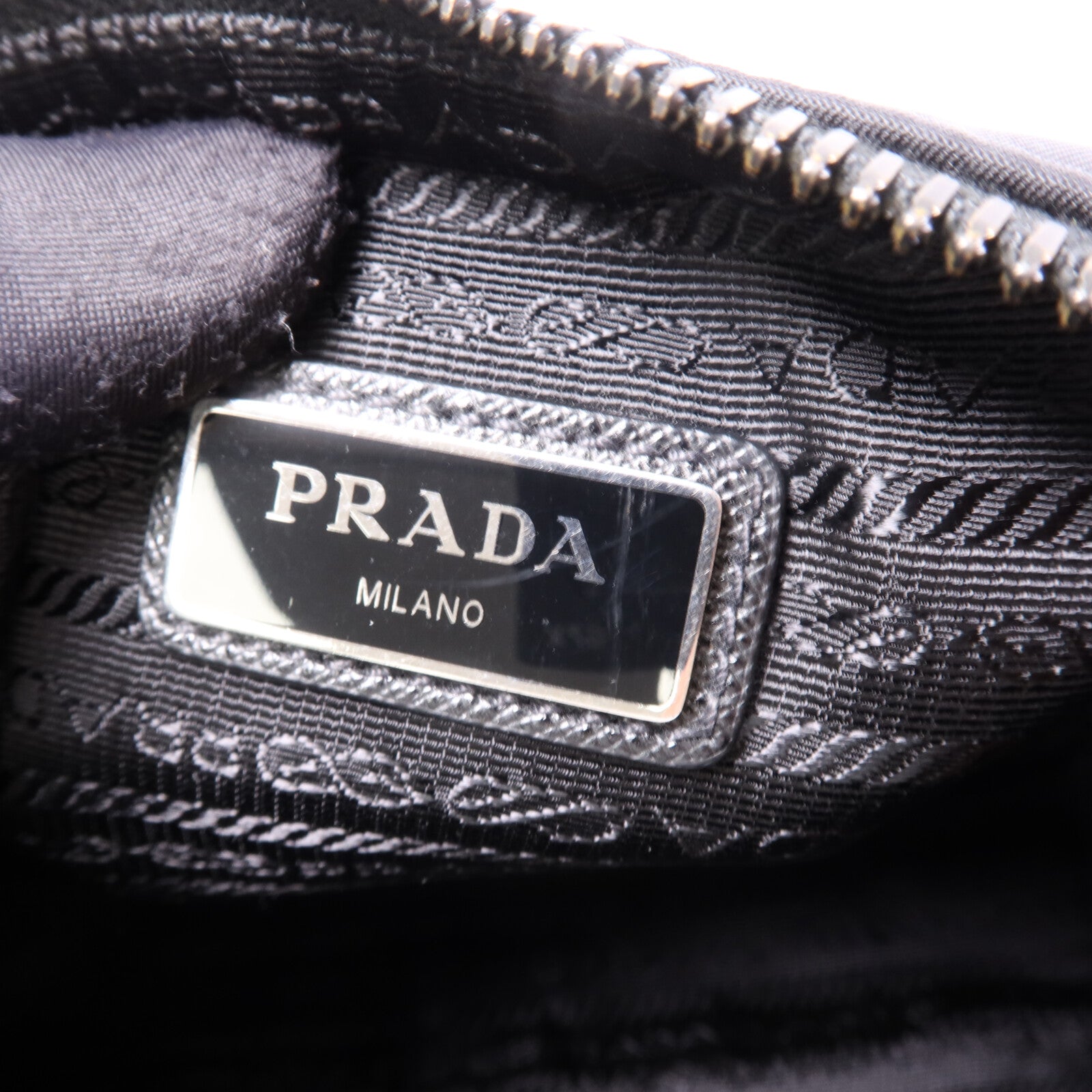 PRADA 尼龍Messenger Bag銀扣肩背袋