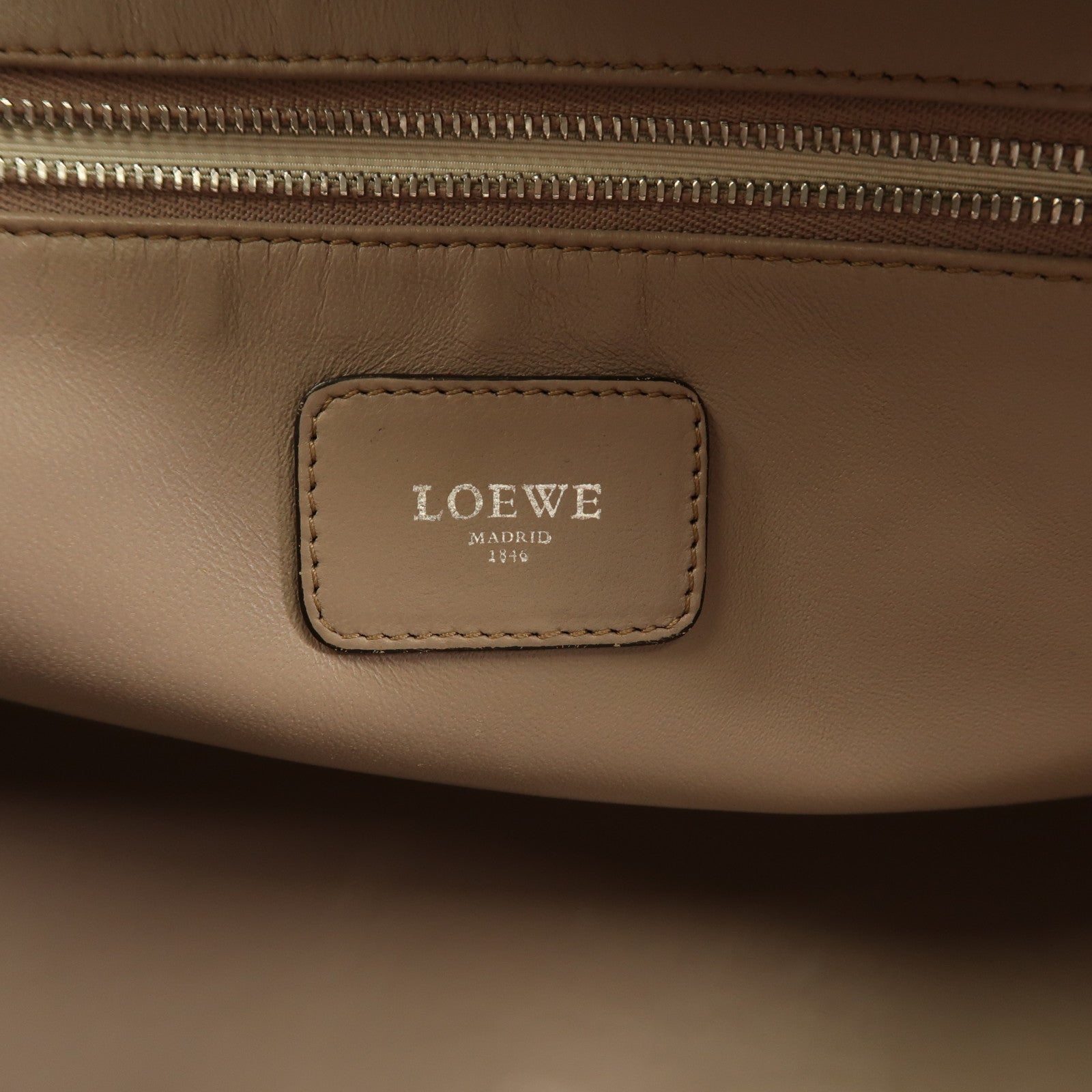 LOEWE 牛皮皮革Amazona 23銀扣手挽袋