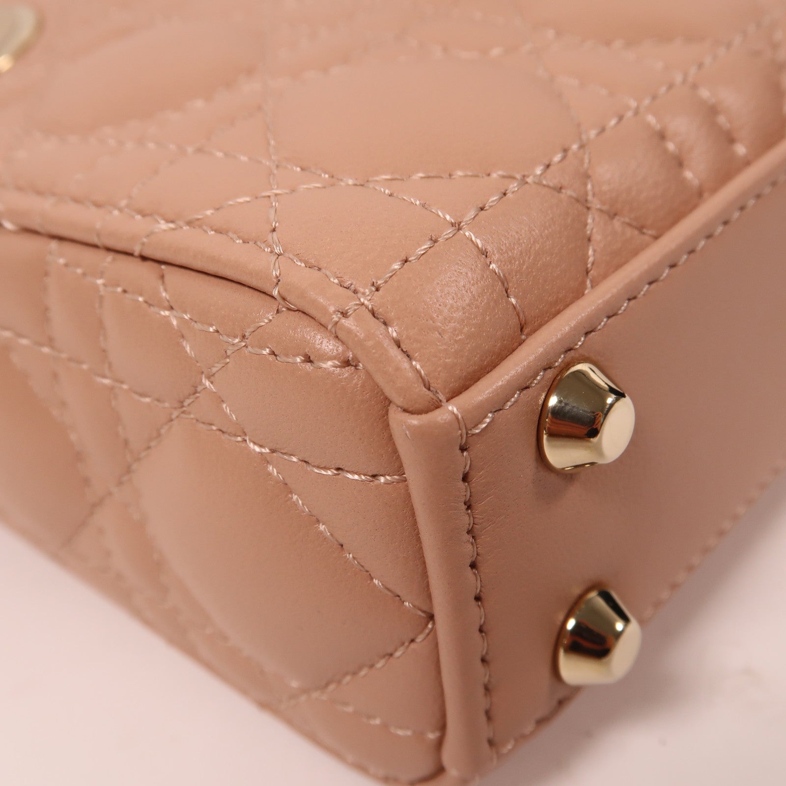 Dior 羊皮皮革Lady Dior Micro Bag金扣手拿包玫瑰色