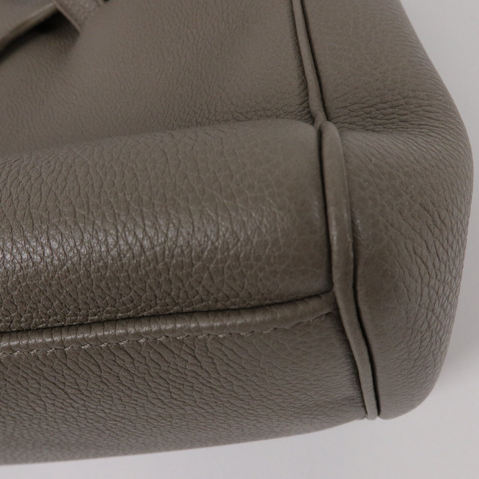 CELINE 牛皮皮革Soft 16 Small肩背袋