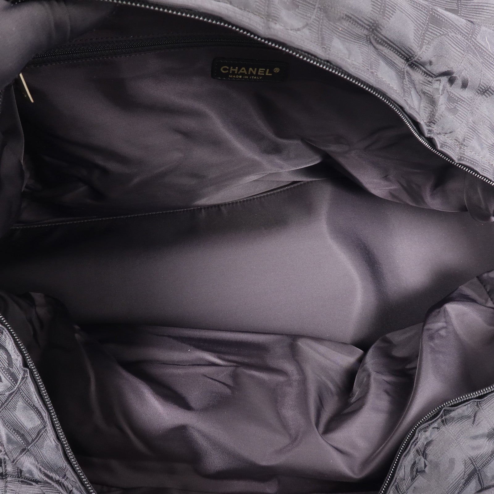 CHANEL 尼龍Carry Bag銀扣手挽袋