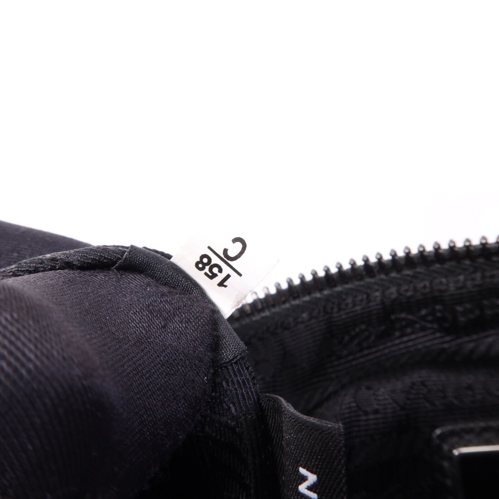 PRADA 尼龍Messenger Bag銀扣肩背袋