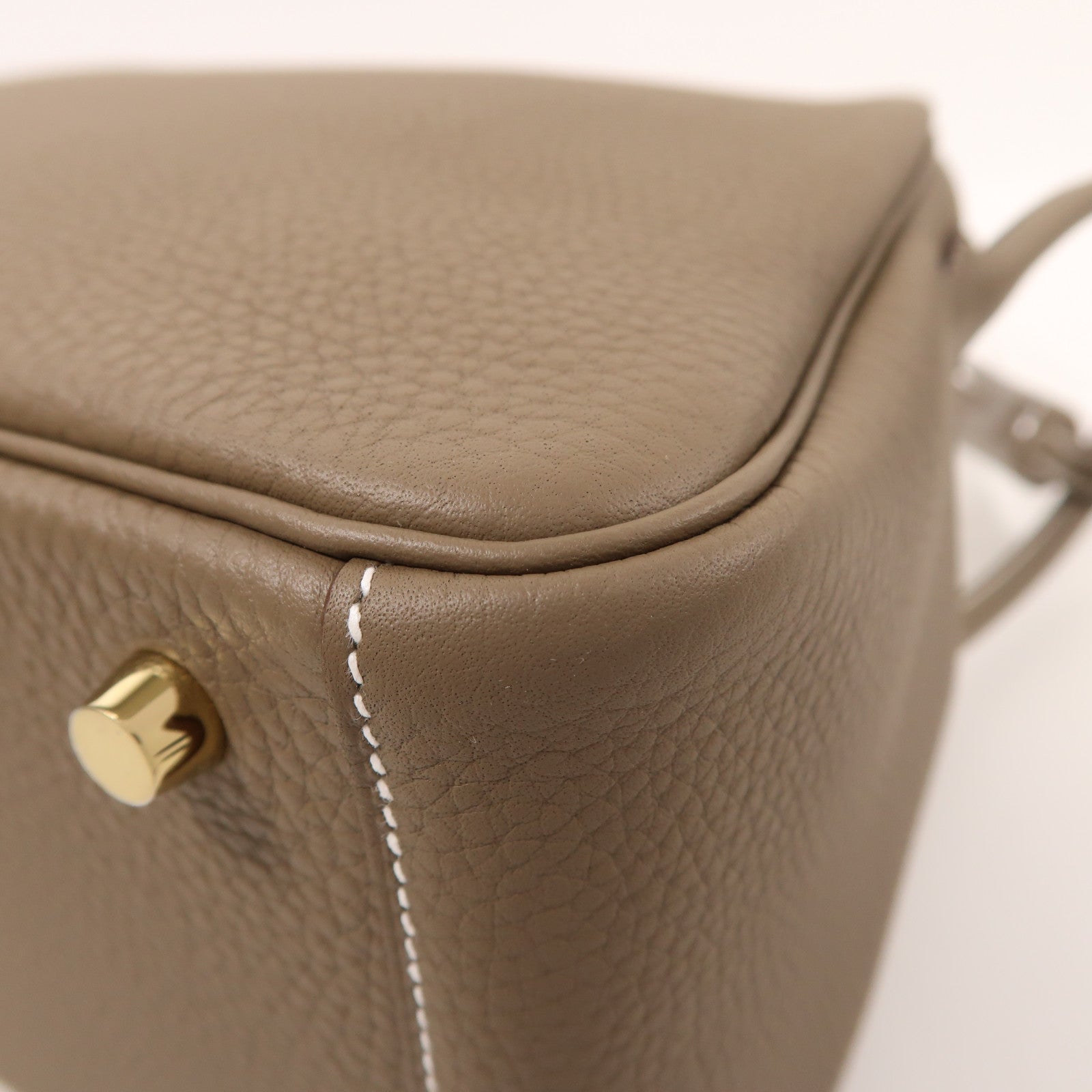 HERMES Clemence皮革Lindy 26金扣手挽肩背兩用袋Etoupe