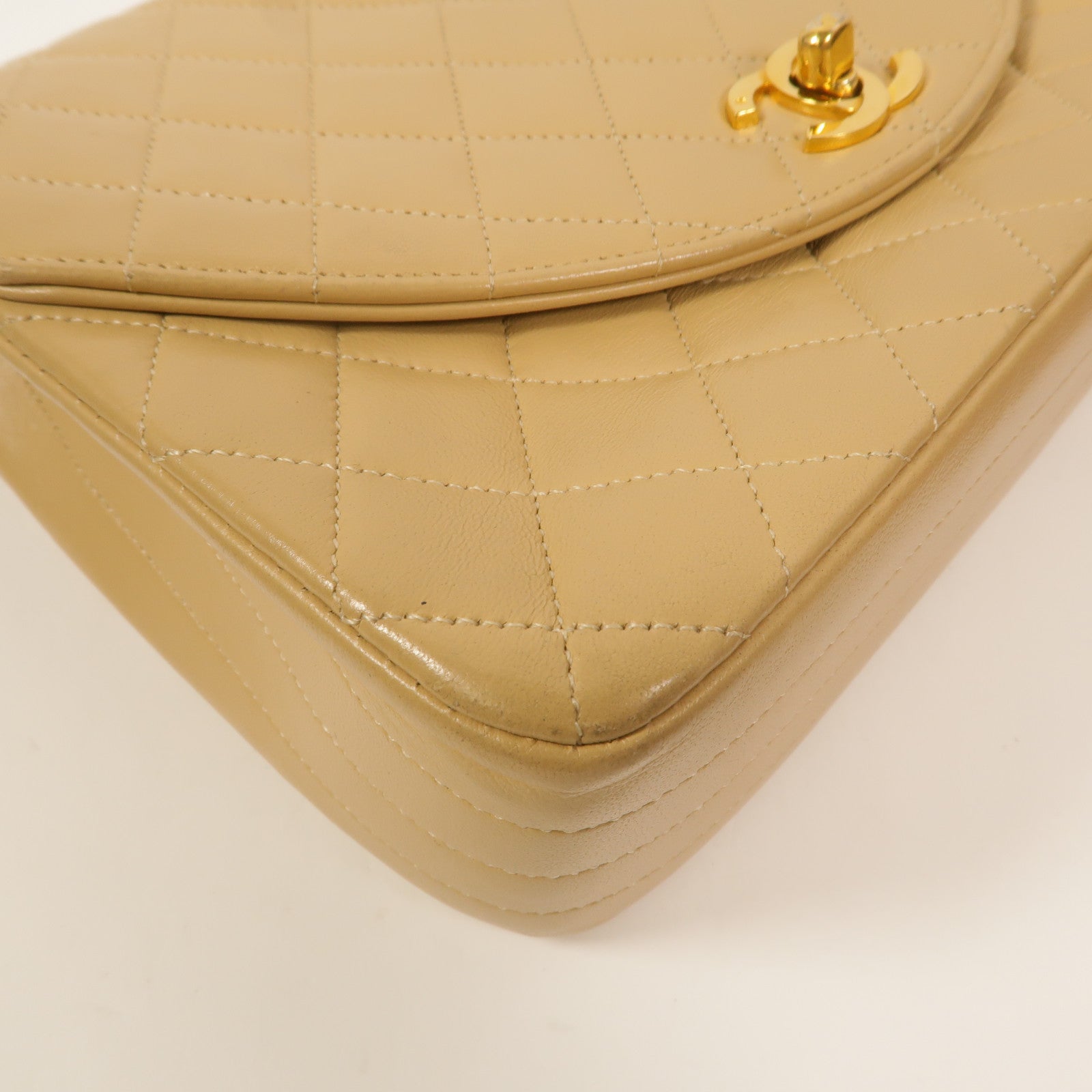 CHANEL 羊皮皮革Vintage Half Moon Flap Bag鏈帶肩背袋