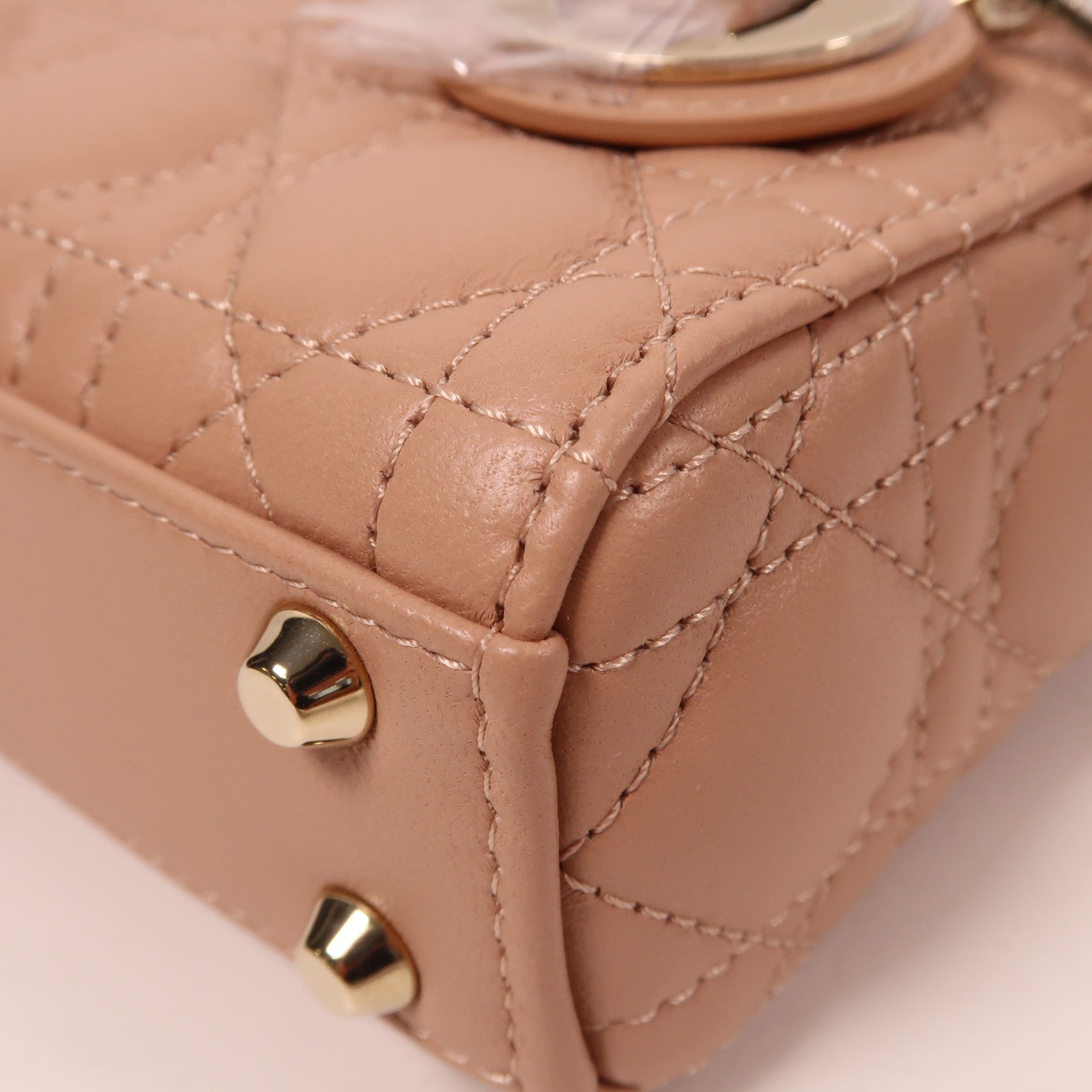 Dior 羊皮皮革Lady Dior Micro Bag金扣手拿包玫瑰色